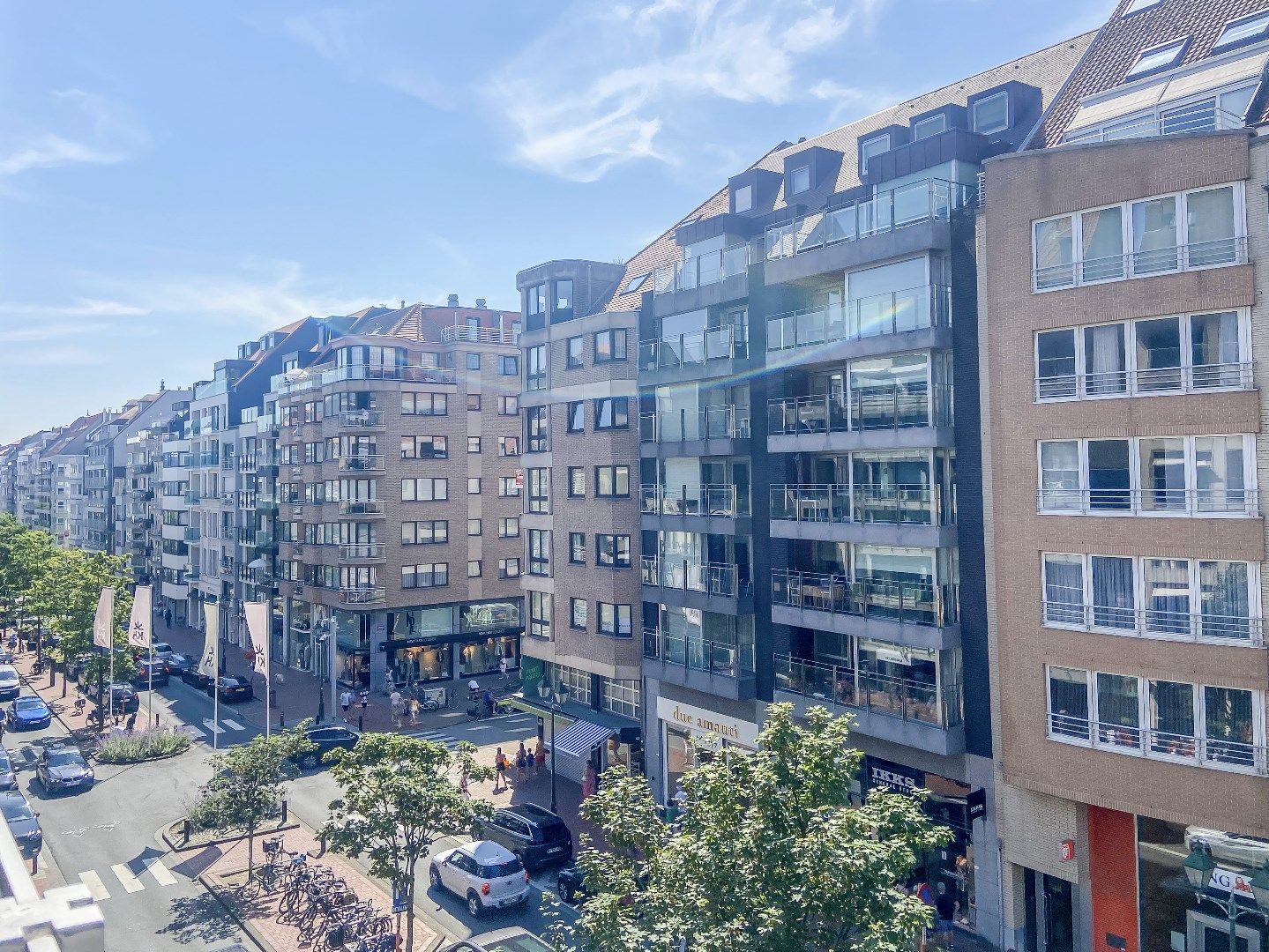 Mooi gerenoveerd appartement gelegen aan de zonnekant van de Lippenslaan, vlakbij het Van Bunnenplein. foto 22