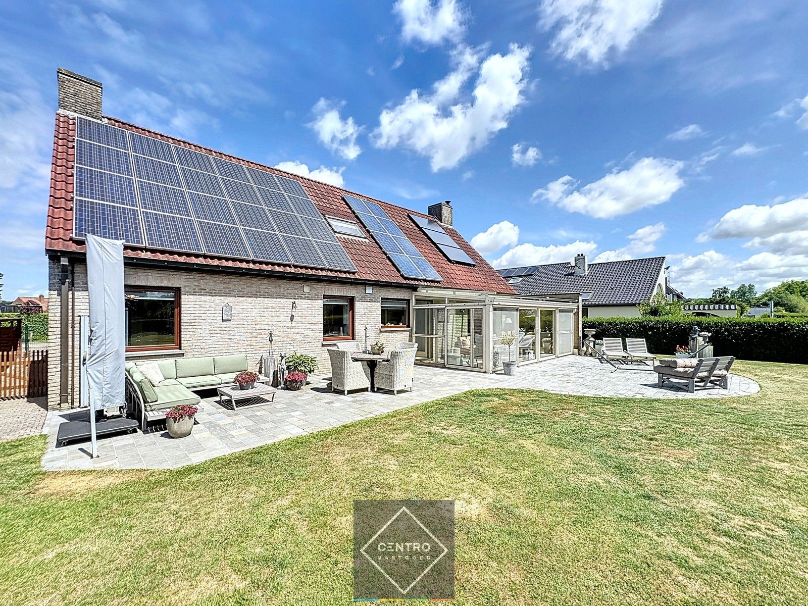 Instapklare VILLA met 5 slpkms, dubbele garage en een ruime aangelegd tuin met terrassen en bijgebouwen in een rustige omgeving te Zuienkerke! foto 17