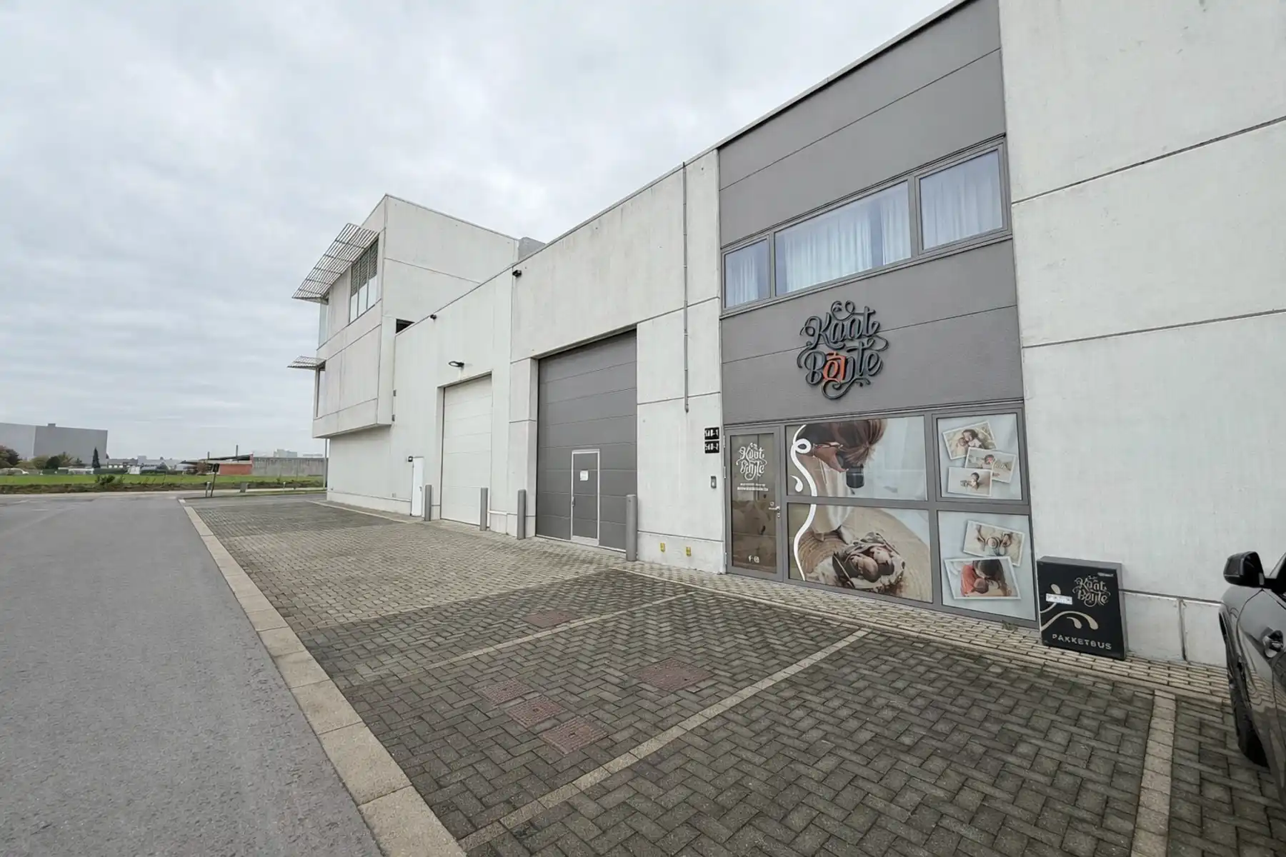 Perfect afgewerkt industriepand met kantoor en loods foto 37