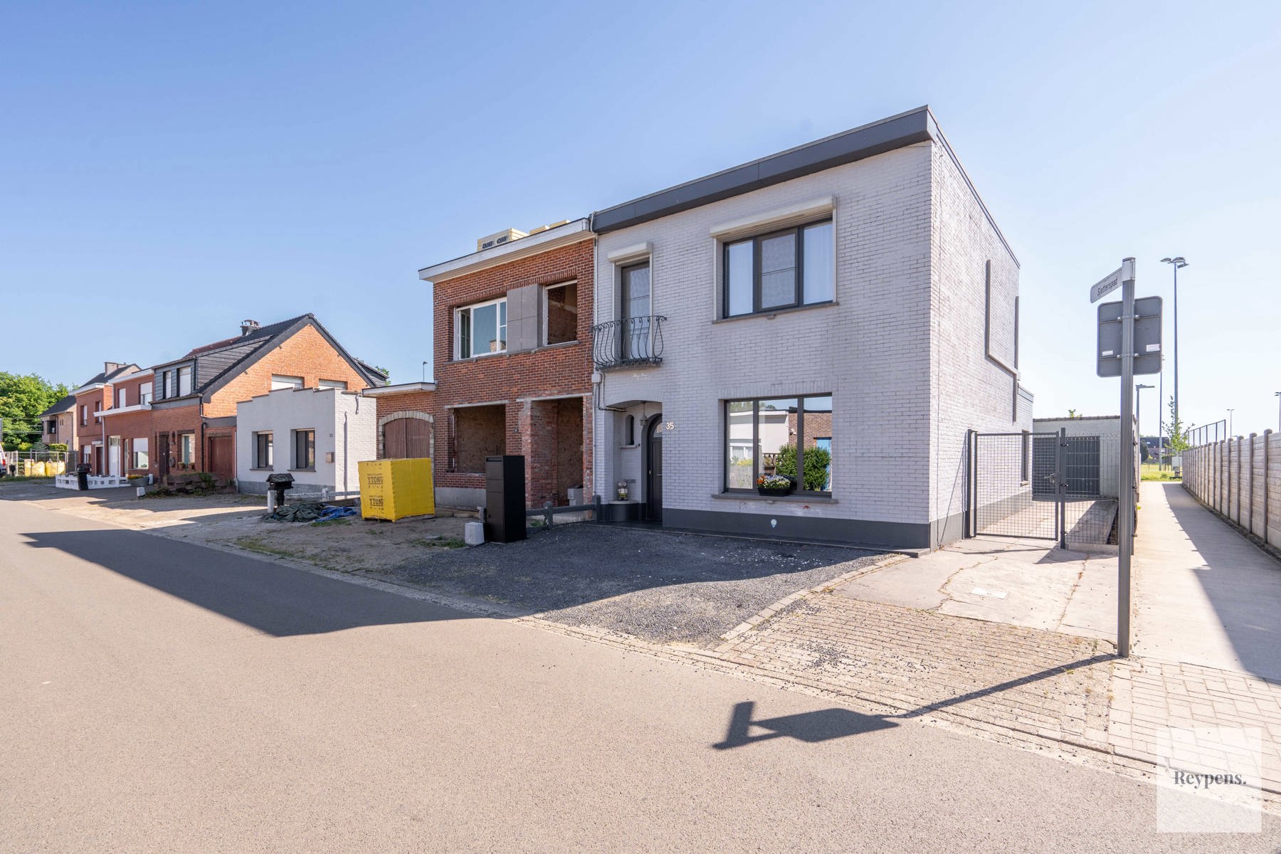 Instapklare woning met grote zonnige tuin op toplocatie! foto 2