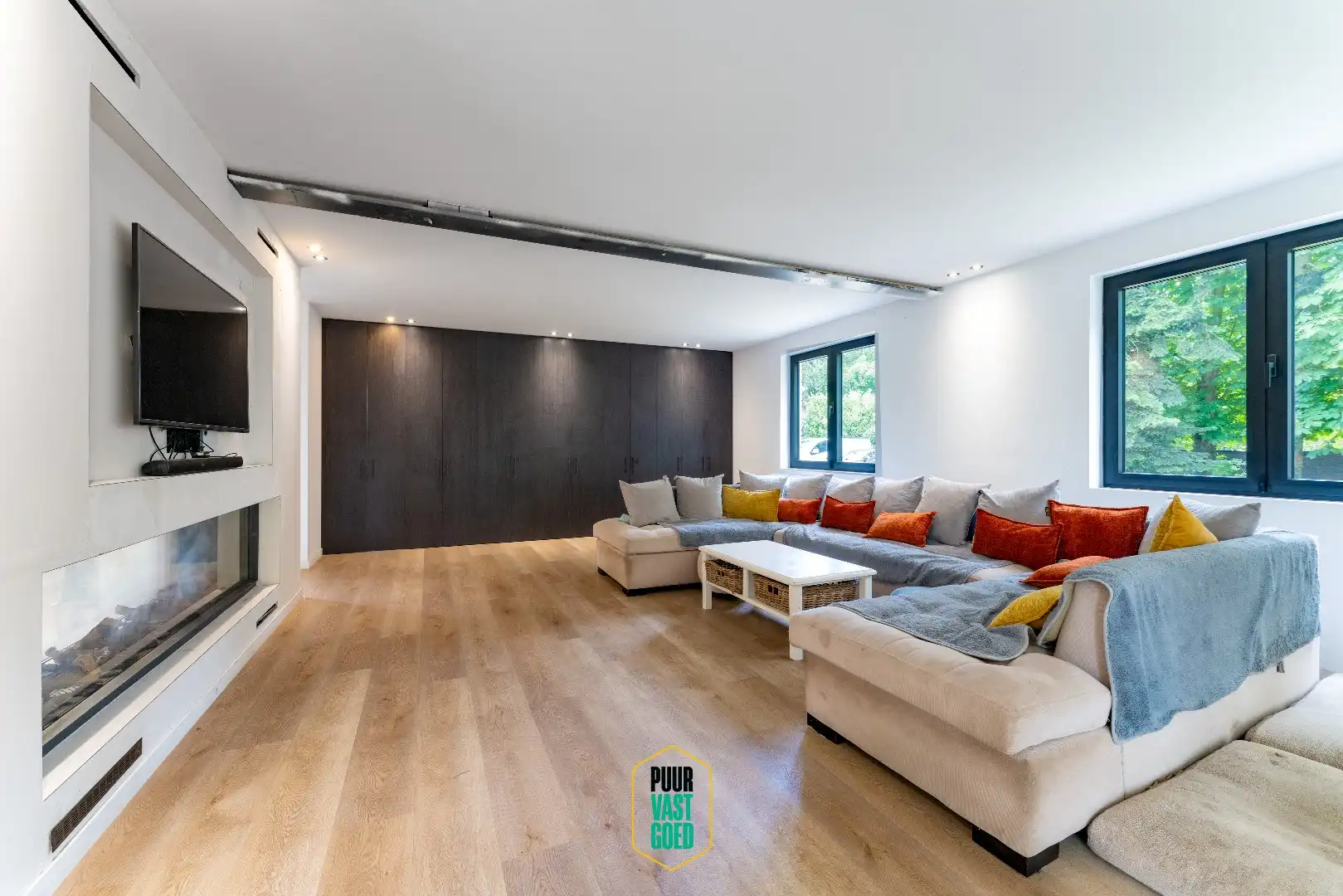 Knap gerenoveerde villa in uitgestrekte tuin foto 8
