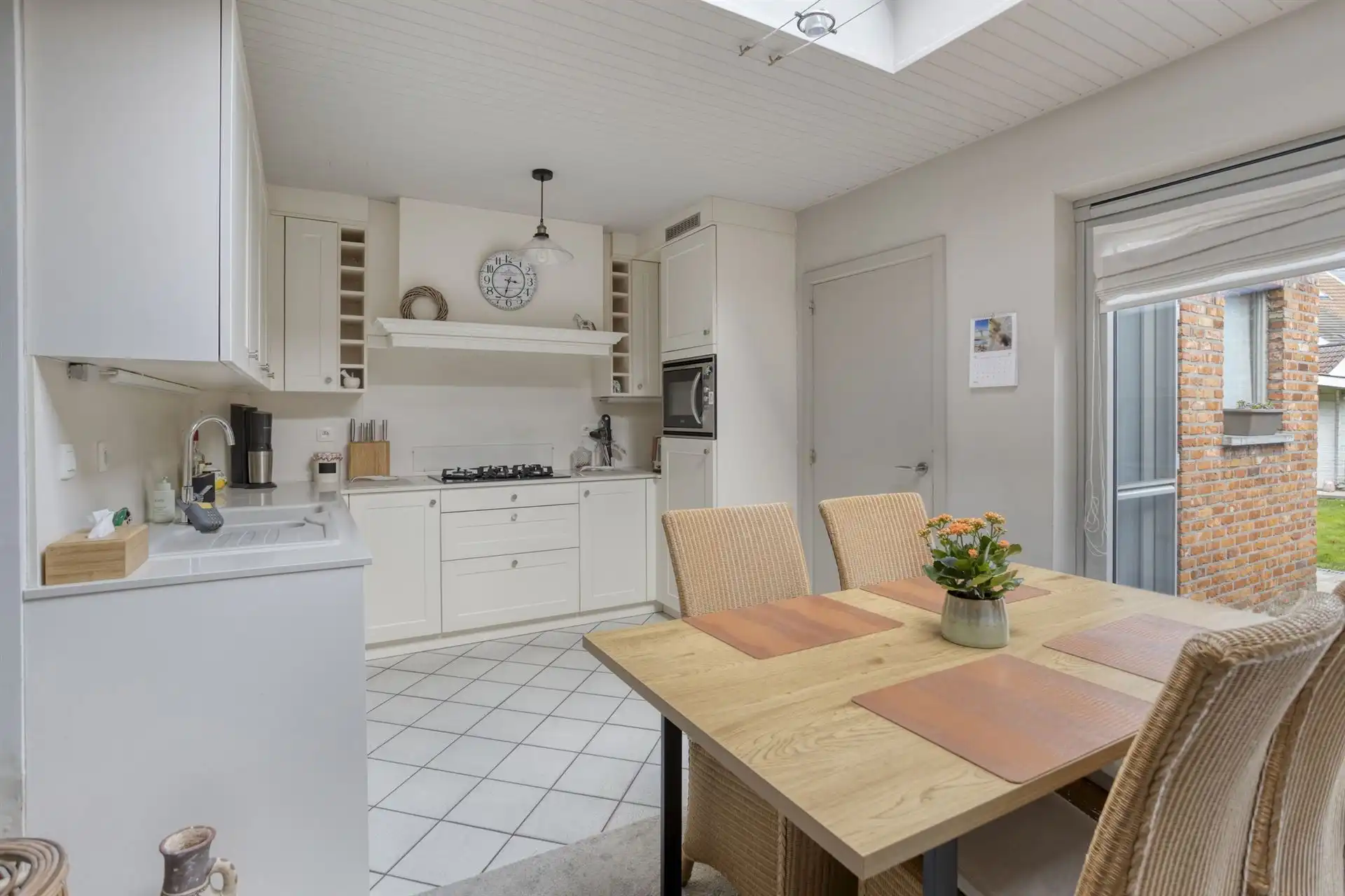 Instapklare woning met 3 slaapkamers, tuin en parkeerplaats foto 7