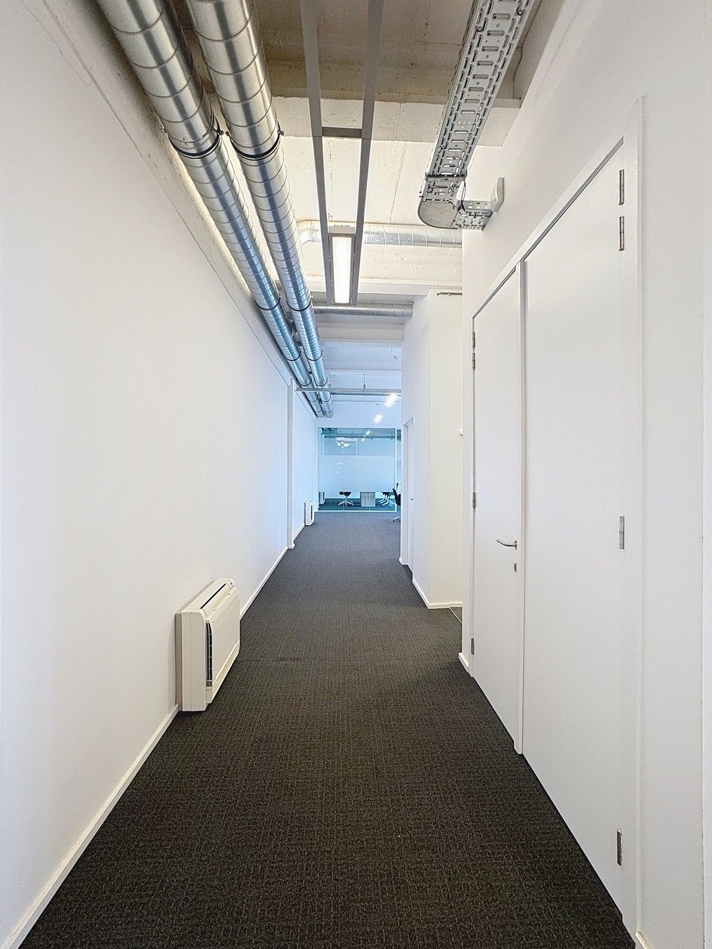 Instapklare KANTOORRUIMTEN (436m²) voorzien van alle comfort (databekabeling, airco,...) en private parkeergelegenheid. Vlot bereikbaar via Expresweg van Brugge! foto 14