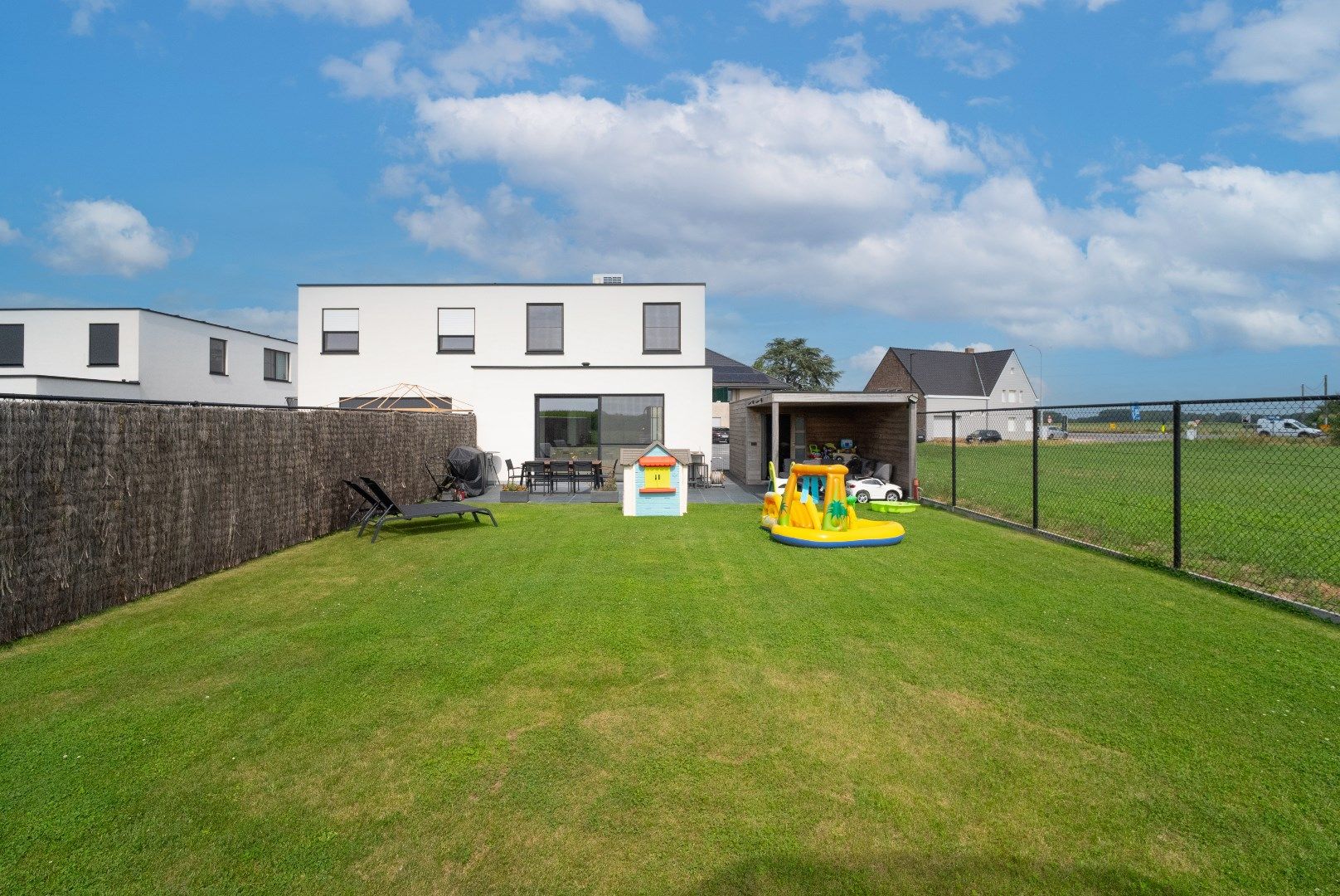 Uitzonderlijke halfopen woning met landelijk verzicht foto 15