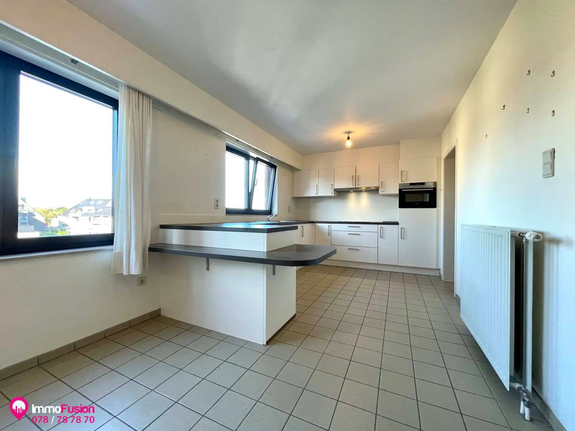 Mooi 2-slaapkamer appartement met terras in het centrum! foto 8