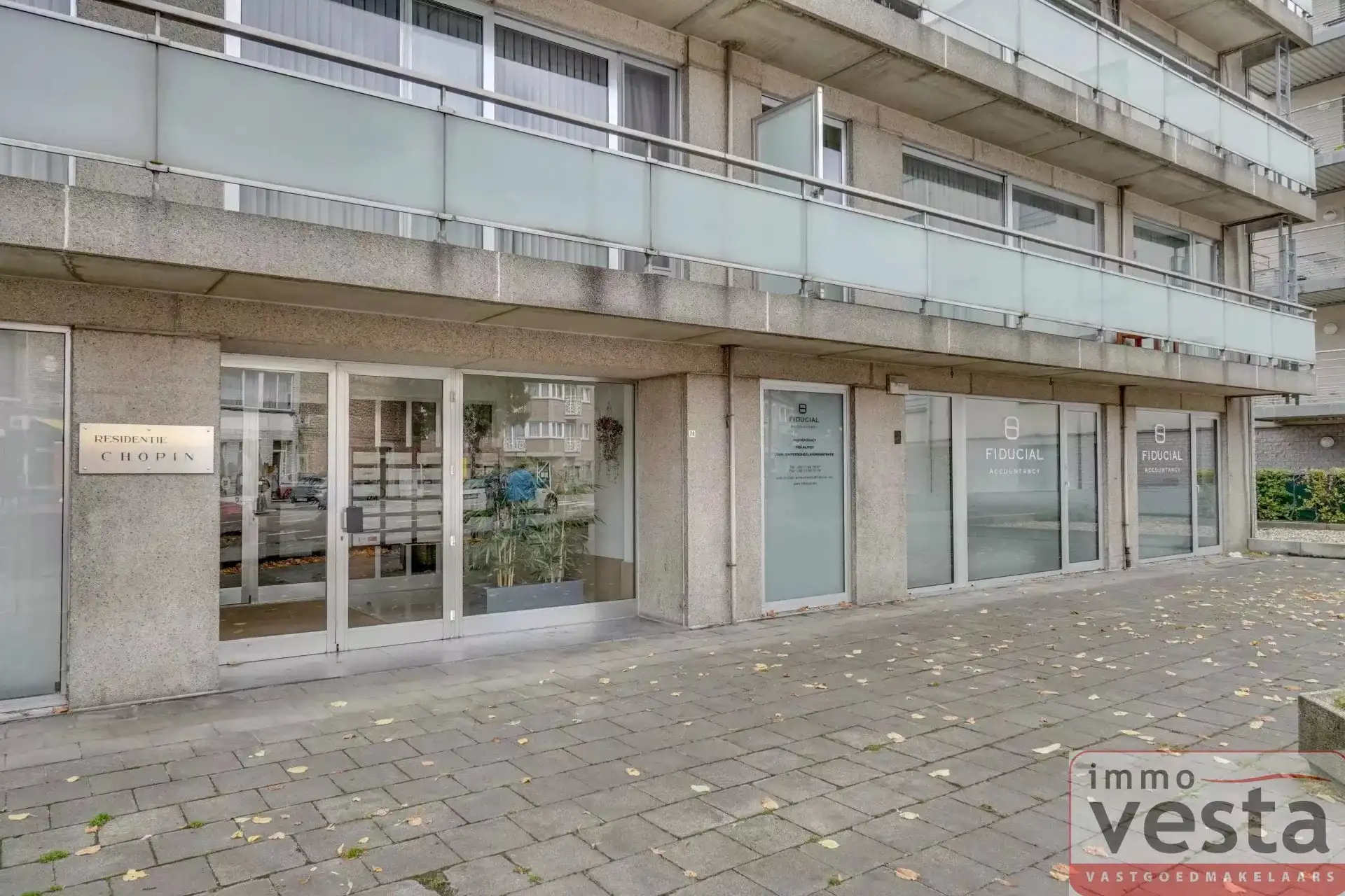 Opgeknapt appartement met 2 slaapkamers, autostaanplaats en berging foto 2