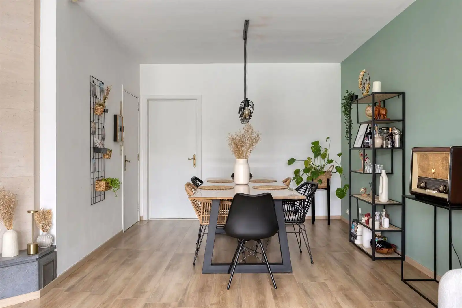 Instapklaar gelijkvloers appartement met 2 slaapkamers, garage en zonnige tuin foto 7