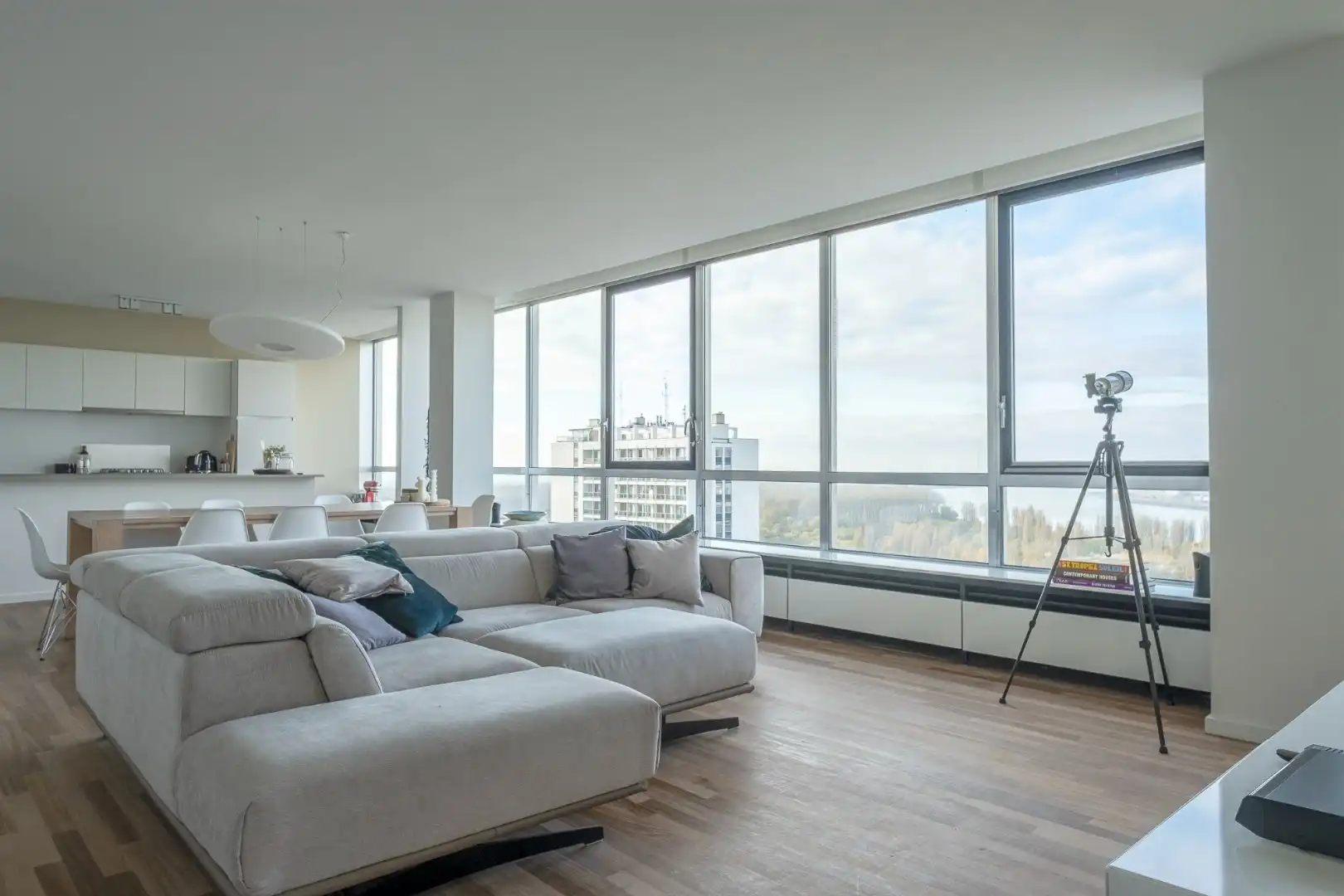 Gemeubeld appartement met prachtig uitzicht foto 3