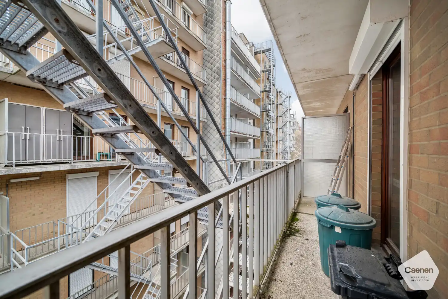 Lichtrijk twee slaapkamer appartement met terras op toplocatie foto 13