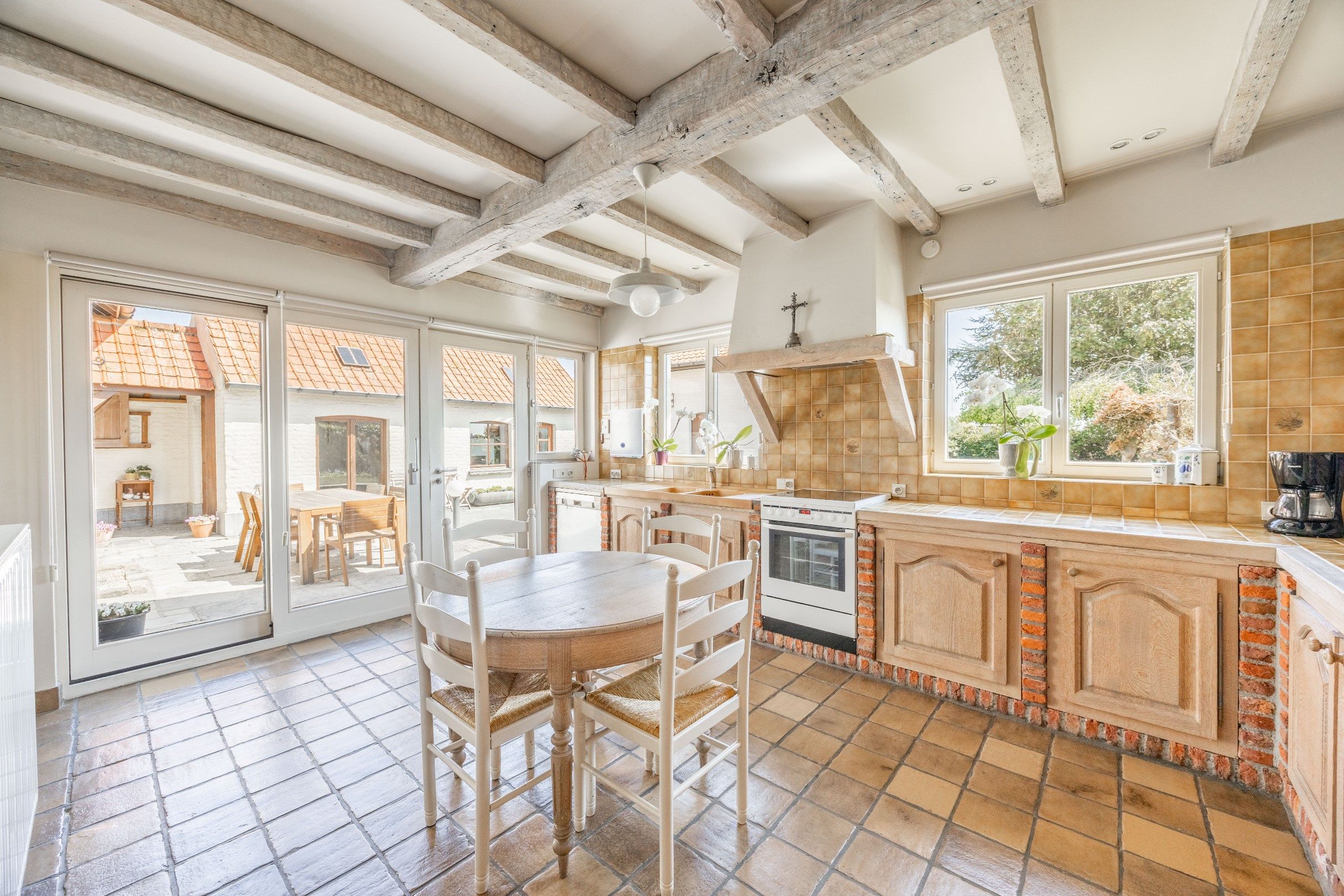 CHARME LANDHUIS  GELEGEN OP 1534 M² foto 12