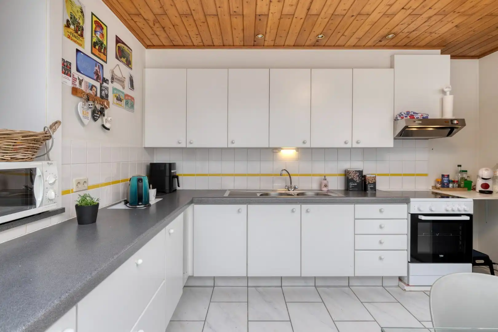 Verzorgde woning met diepe tuin, carport én uitweg! foto 7