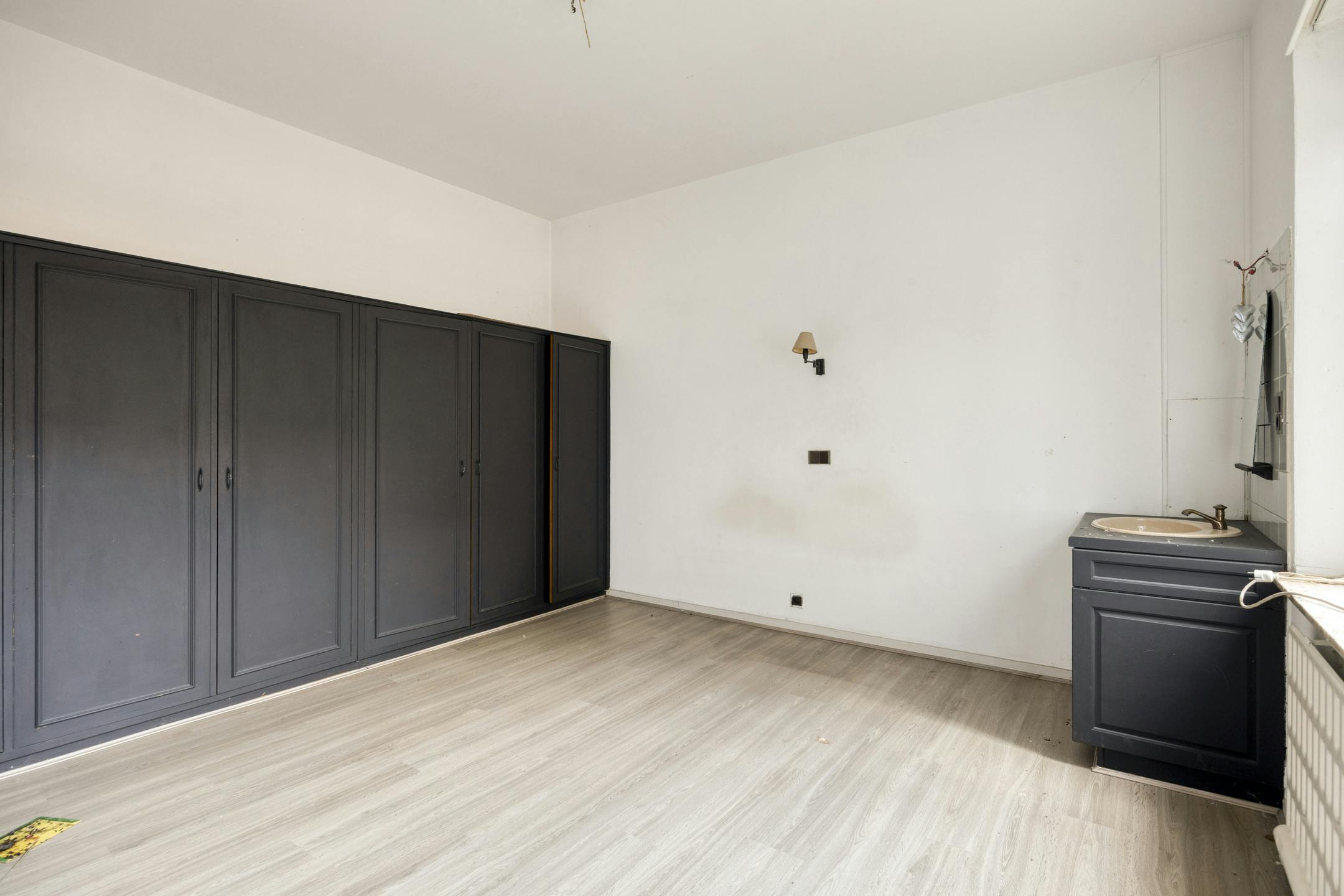 Te renoveren opbrengsteigendom met 3 appartementen en handelspand in Antwerpen foto 48