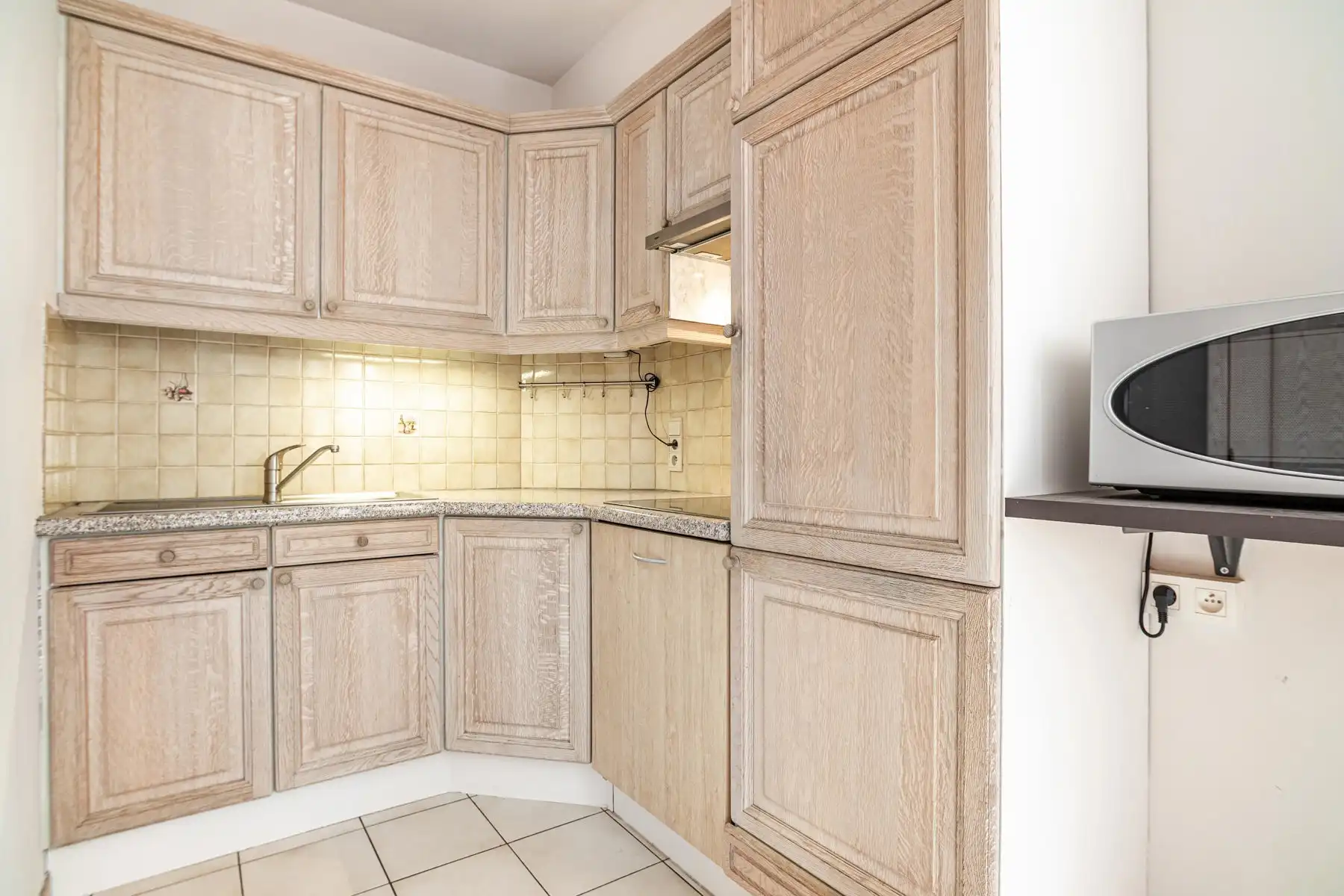 Ruim appartement met 2 slaapkamers, zonnig terras en garage foto 8