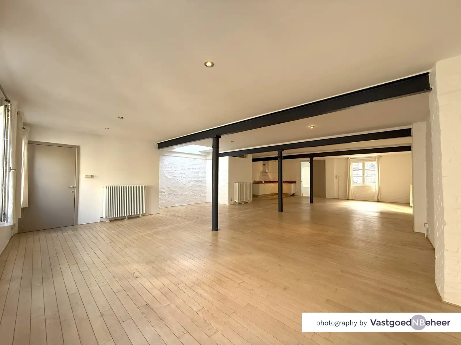 Loft te huur foto {{pictureIndex}}