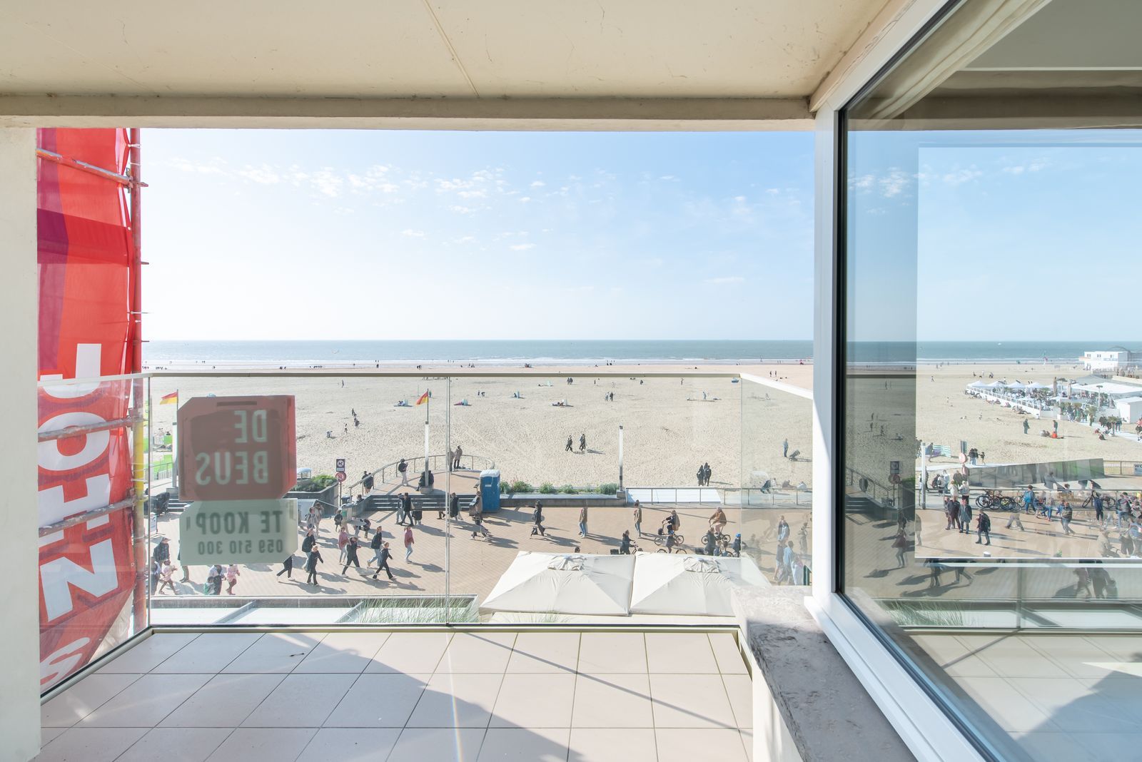 Riant appartement met 2 slpk frontaal zeezicht en magnifiek terras foto 9