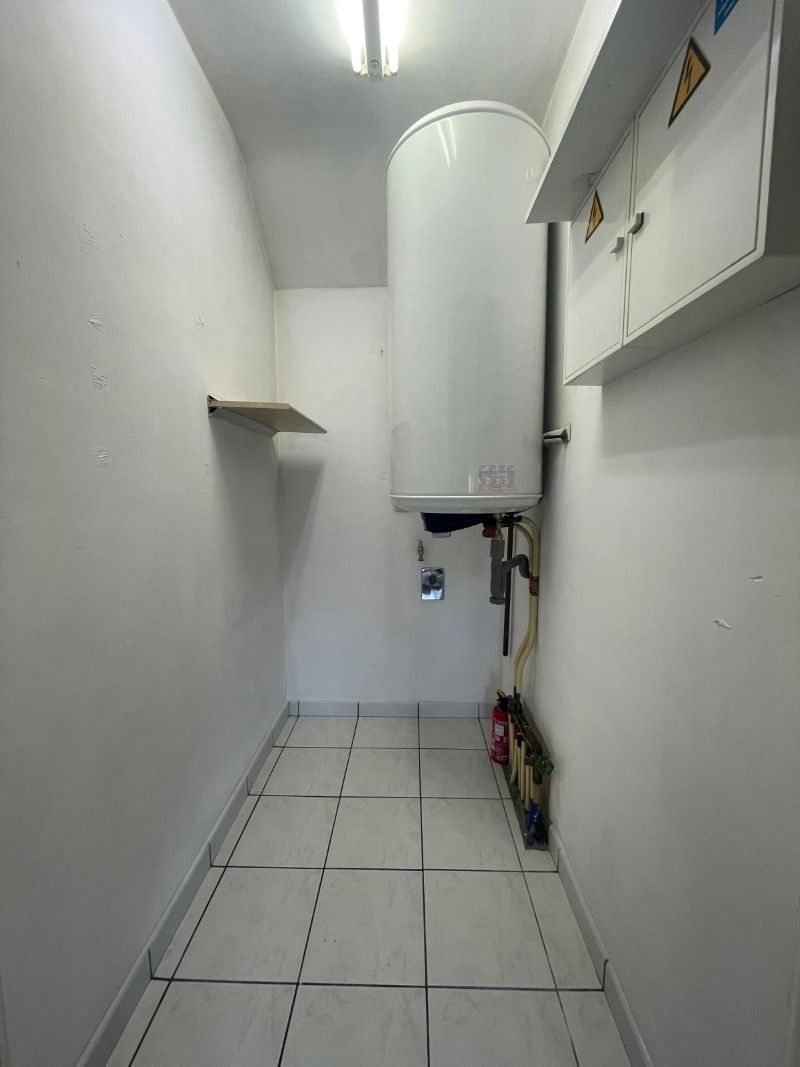 Instapklare zeer ruime studio/appartement met garage. foto 12