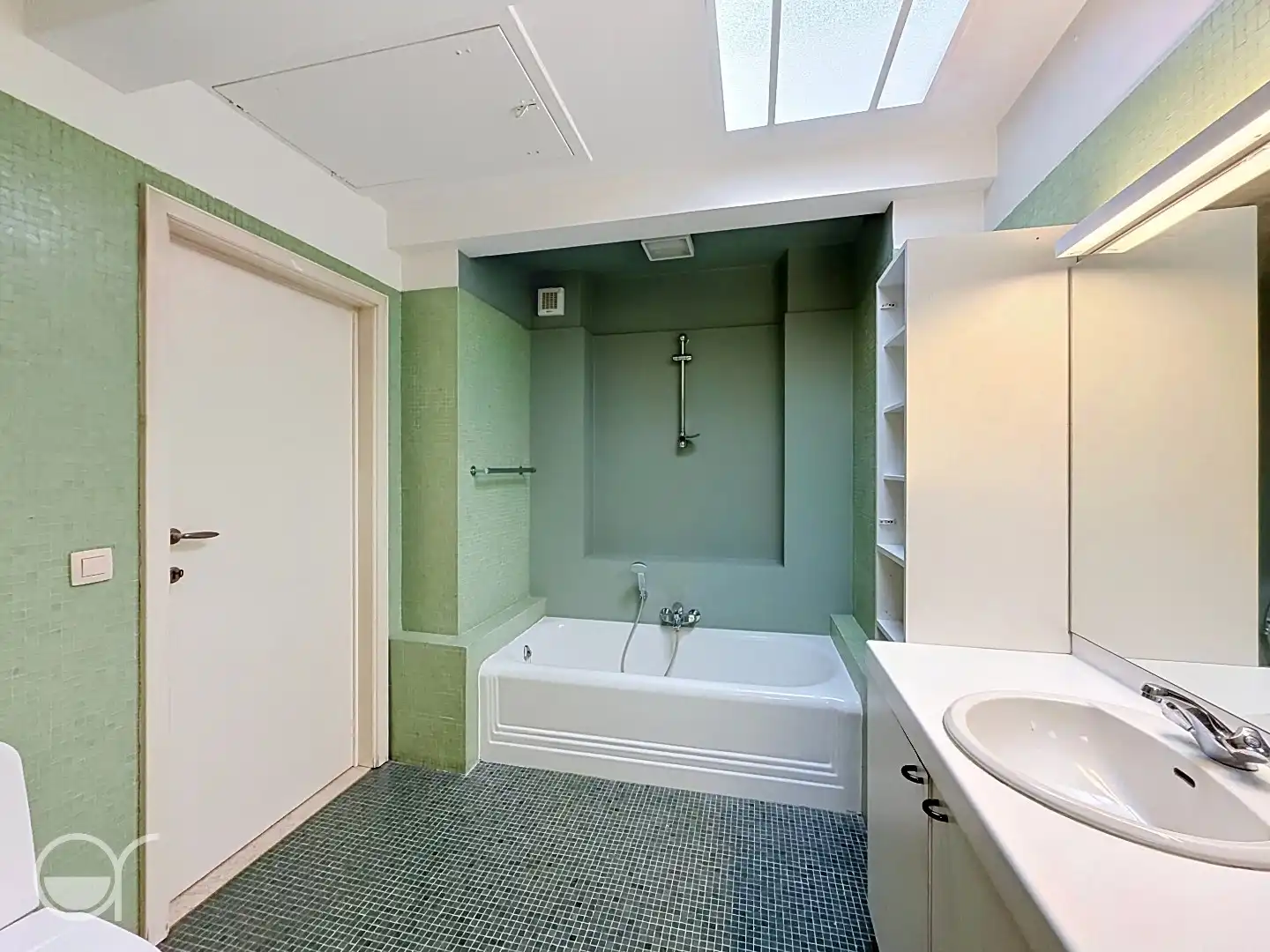 Unieke en ruime rijwoning met garage, tuin en terrassen te huur nabij station Gent-Sint-Pieters foto 19