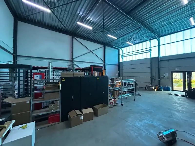 Recente loods van 168 m² met privé parkeerplaats foto 8