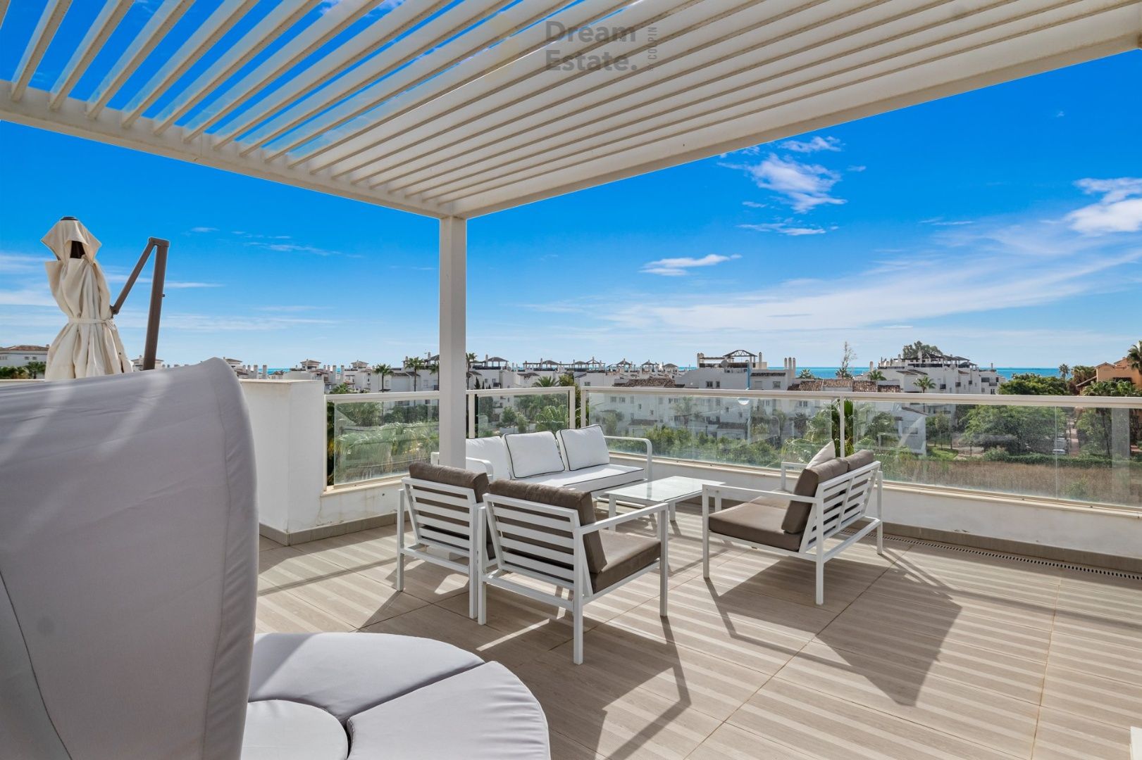 Modern penthouse, ideally located in San Pedro de Alcantara, Marbella. foto 1