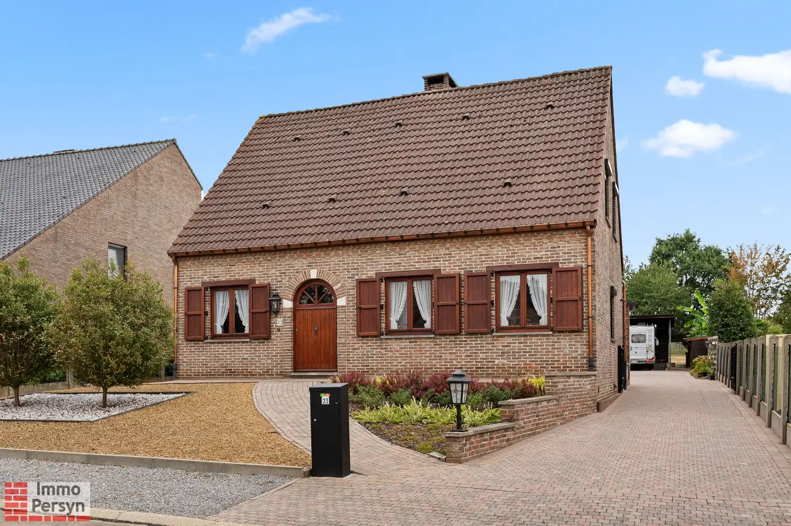 Instapklare open bebouwing met zonnepanelen, grote tuin en inpandige garage in Scherpenheuvel foto {{pictureIndex}}