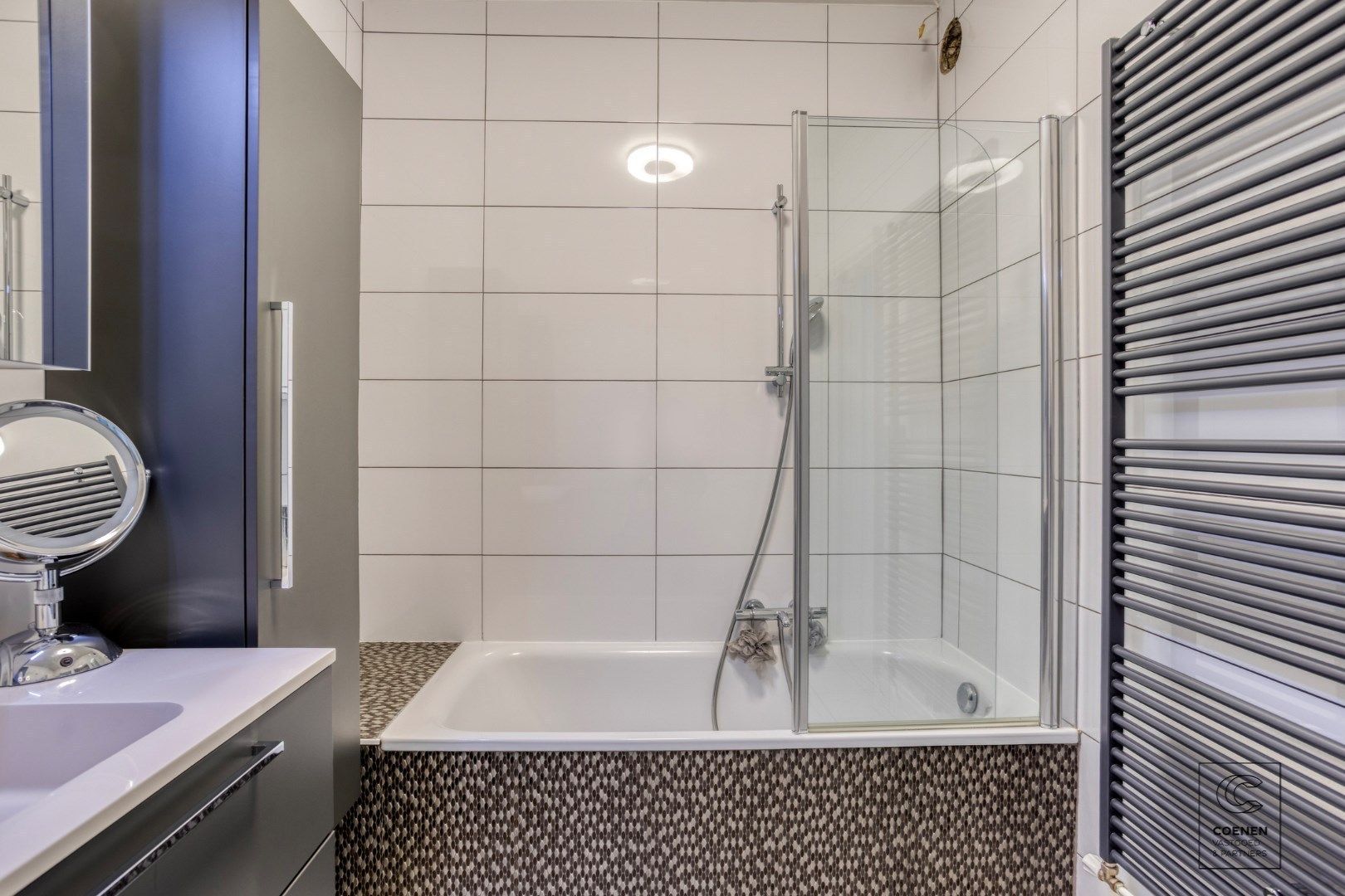 Instapklaar gelijkvloers appartement van 90m² met tuin en garage nabij het centrum van Schoten! foto 11