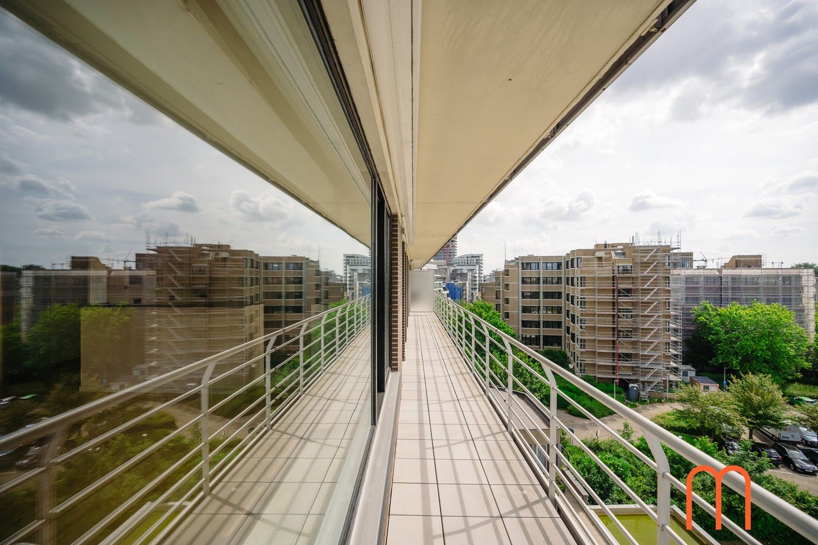 Prachtig 2-slaapkamer appartement met unieke zichten in residentie “Melinda”. foto 7