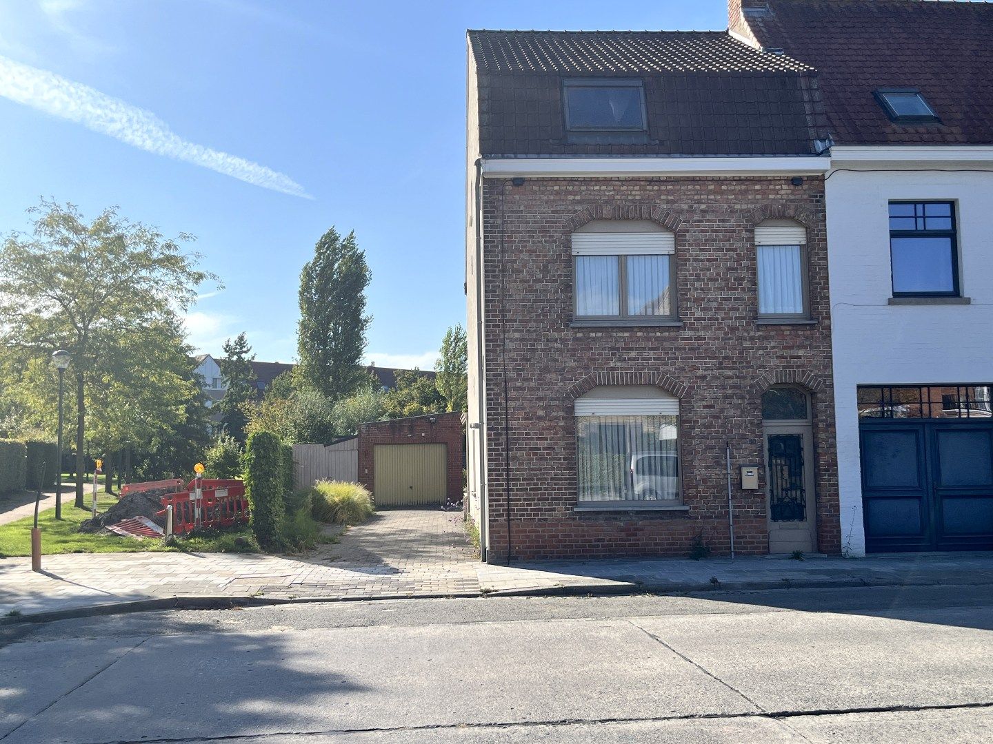 Halfopen 4-slpkr woning met tuin & garage foto 2
