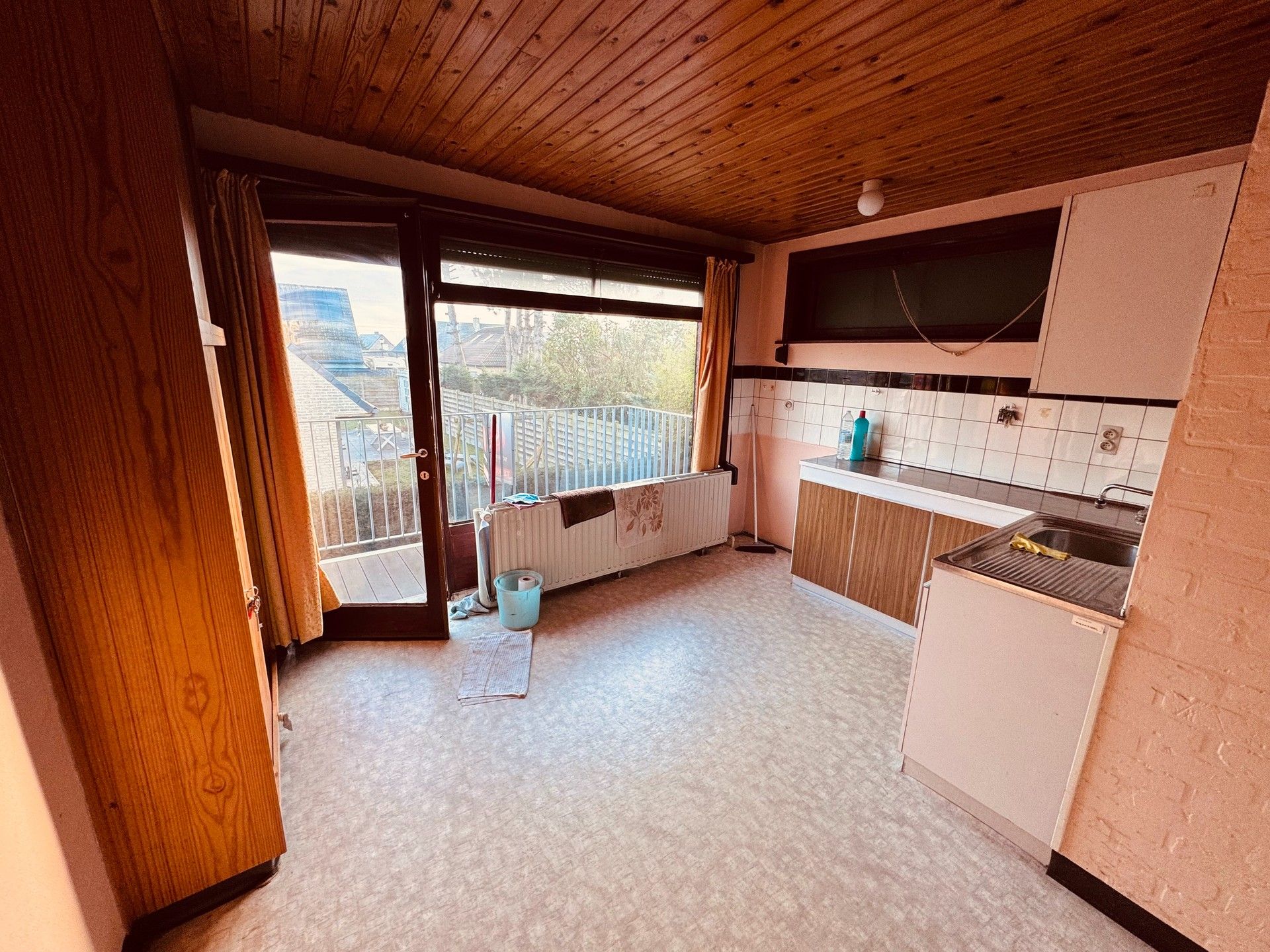 Te koop te renoveren studio met 2 slaapkamers te Vosseslag - De Haan. foto 3