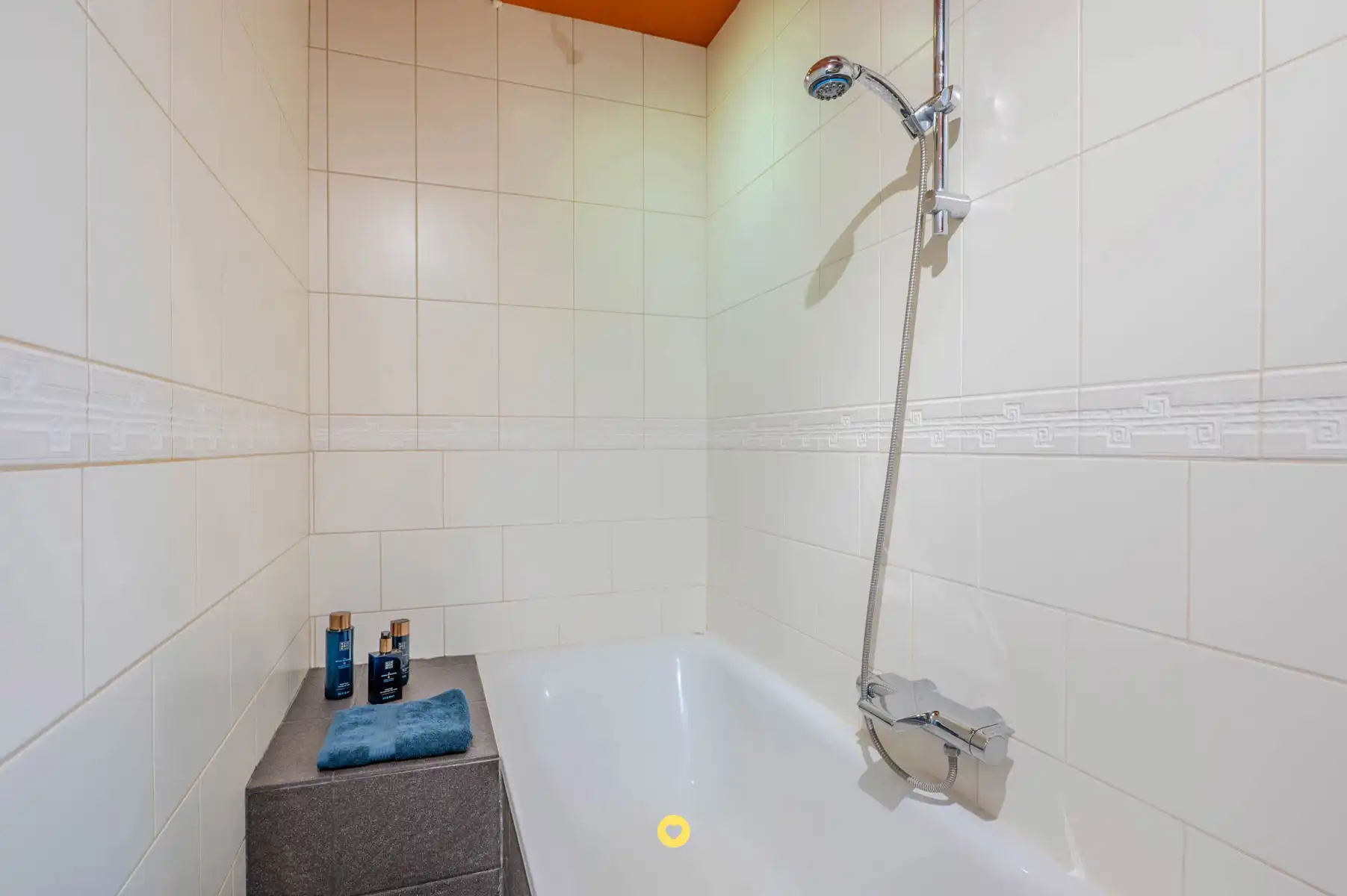 Gelijkvloers 1-slaapkamer app met private tuin en garagebox foto 10