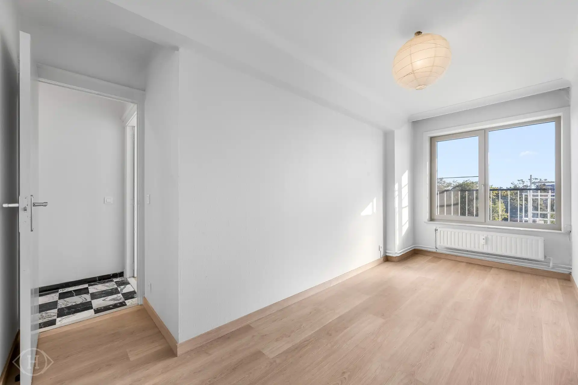 Ruim appartement met terras, parking en prachtig uitzicht foto 8