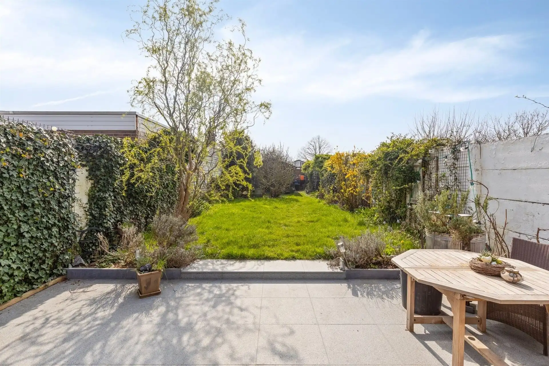 Ruime halfopen bebouwing (3 slpks), terras en tuin foto 24