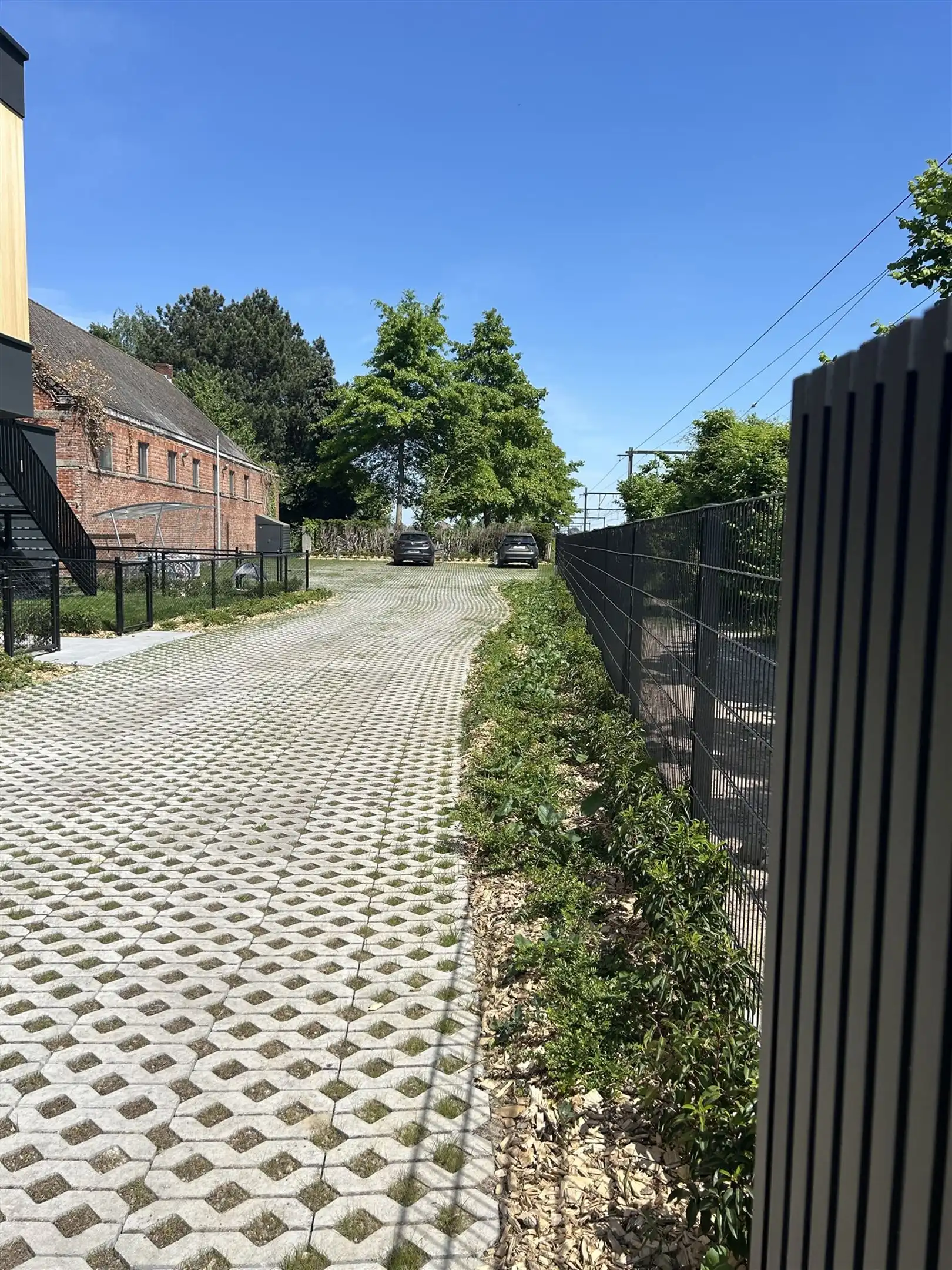 Afgesloten staanplaatsen met mogelijkheid tot elektrisch laden foto 3
