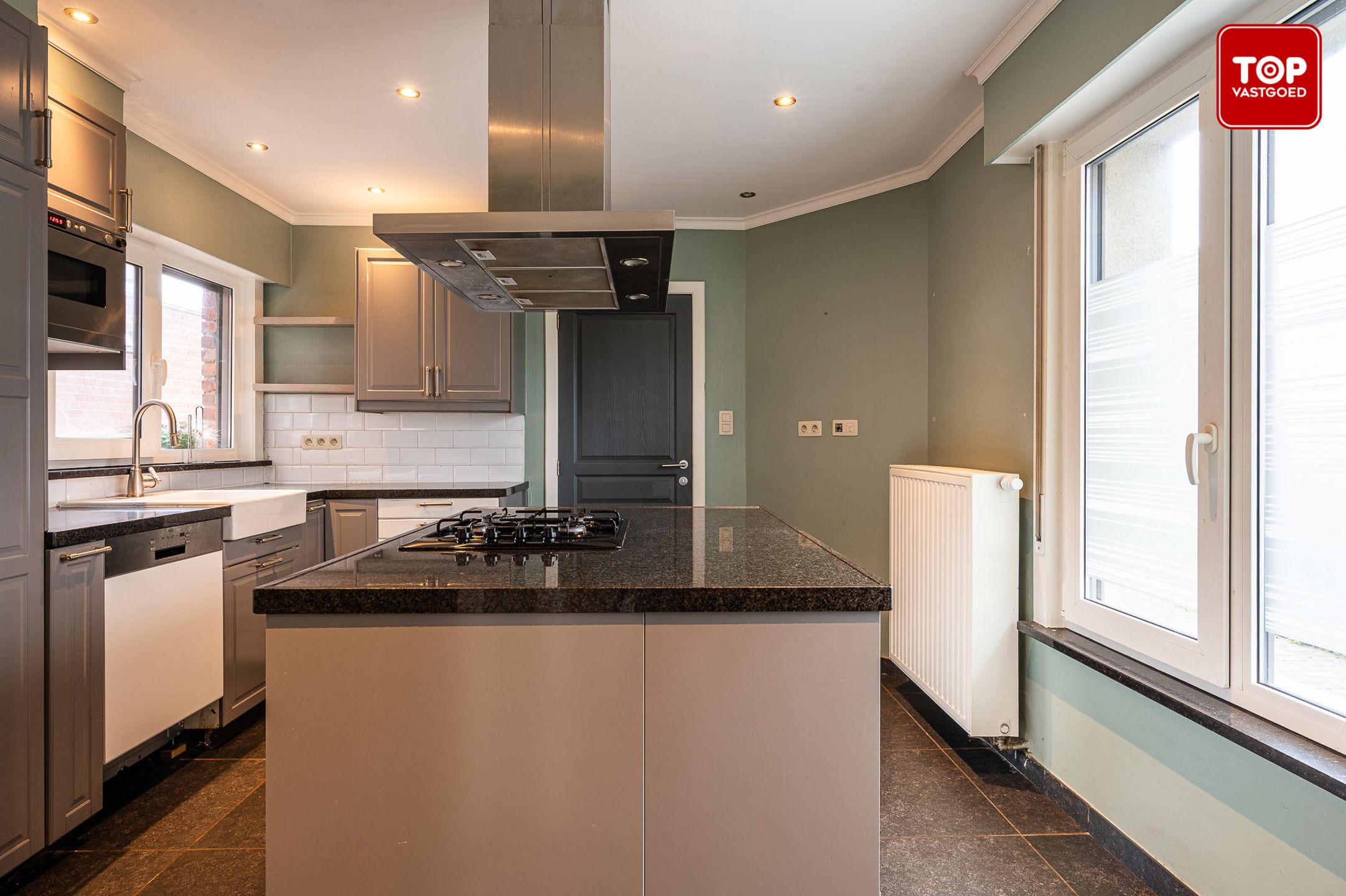 Halfopen woning met 4 slaapkamers, grote tuin en  ruime garage foto 5