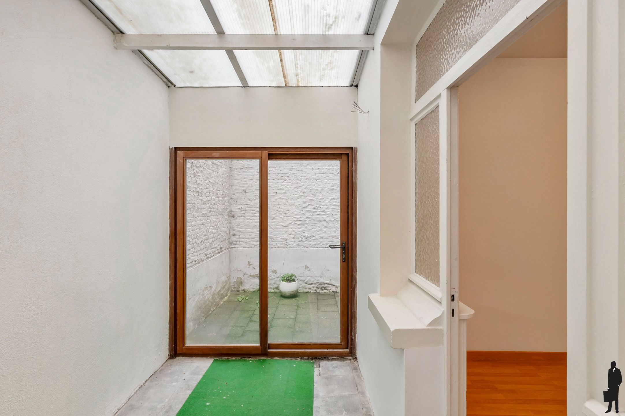 Lichtrijk commercieel gelijkvloers op toplocatie. foto 11