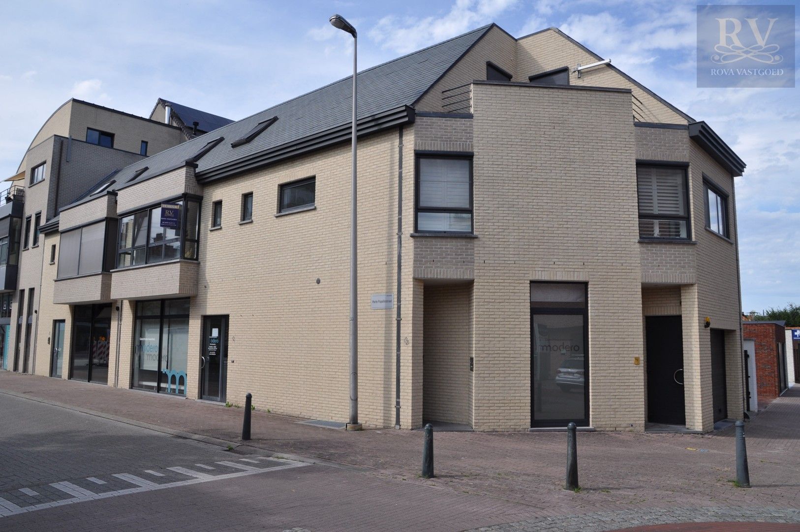 INSTAPKLAAR EN GEZELLIG DUPLEX-APPARTEMENT MET 2 SLPK'S NABIJ CENTRUM HASSELT foto 3