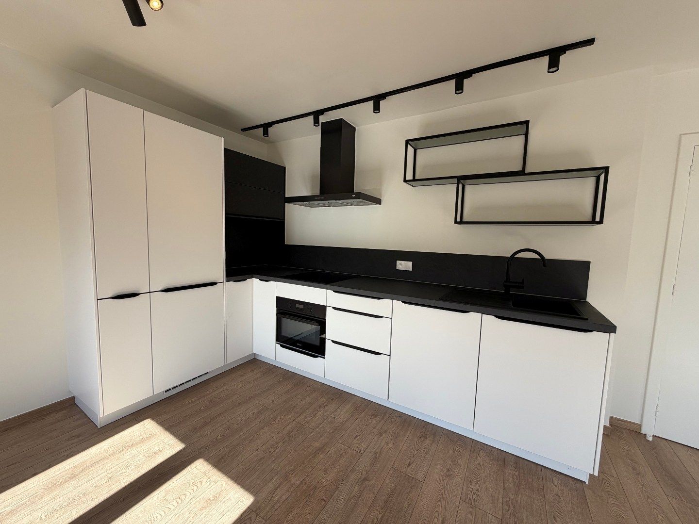 Ruim 3-slpk-appartement mét terras te Gavere-Asper foto 4