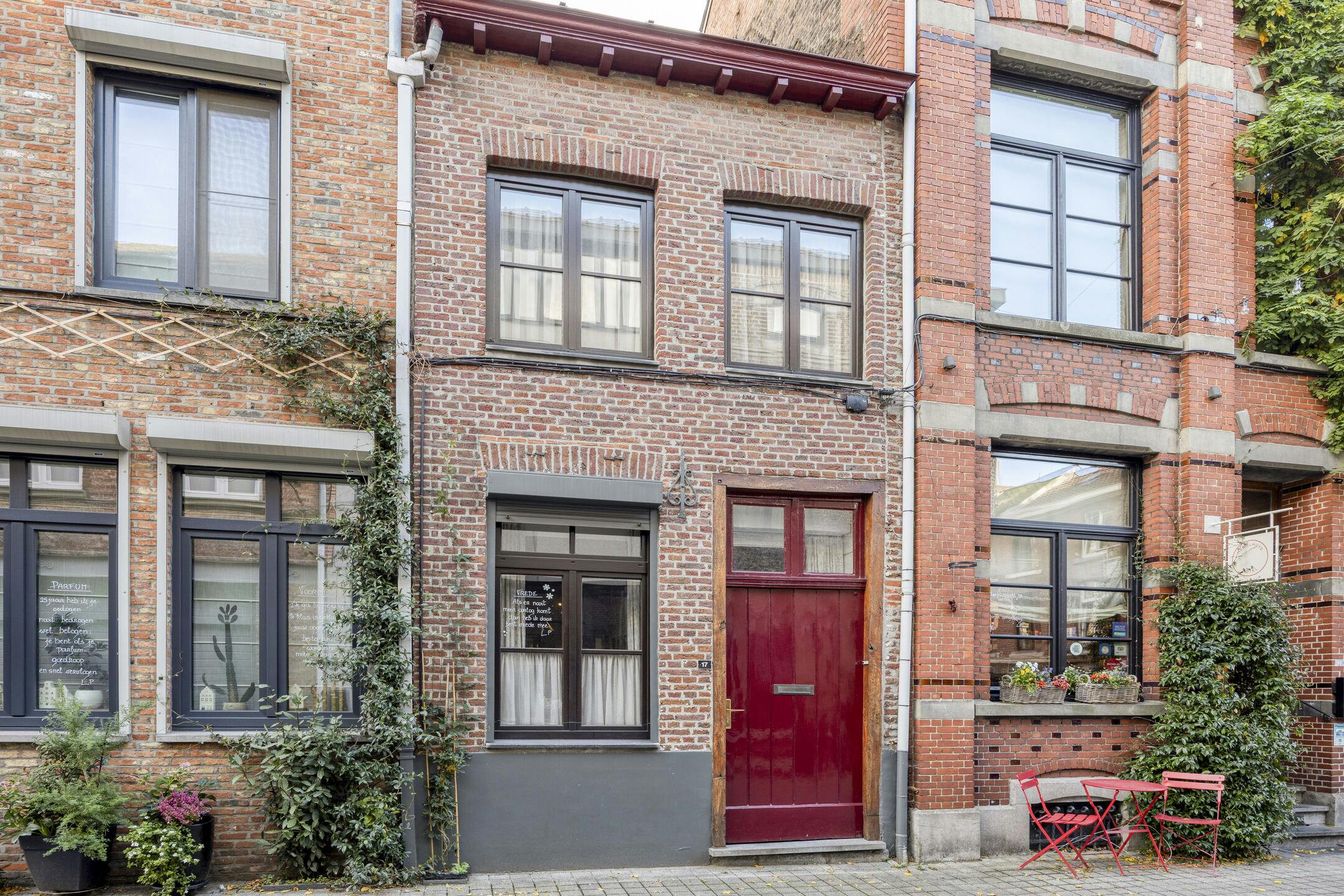 Hoofdfoto van de publicatie: Op te knappen stadswoning met tuin in hartje Hasselt	