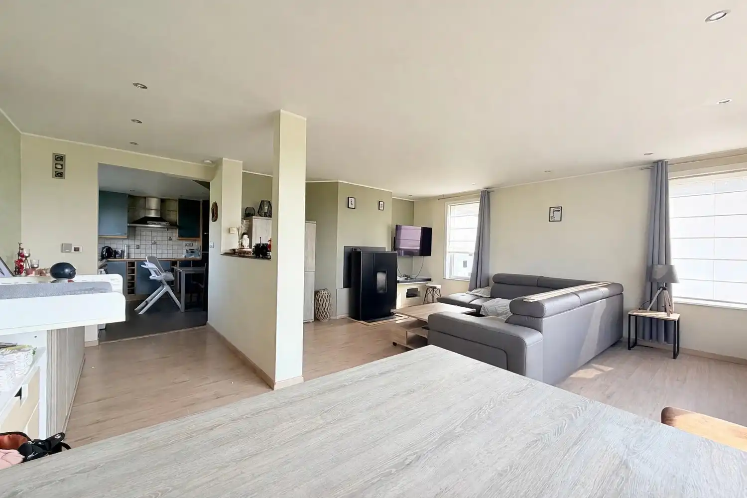 Instapklare woning met  ruime garage en landelijk uitzicht in Vladslo foto 2