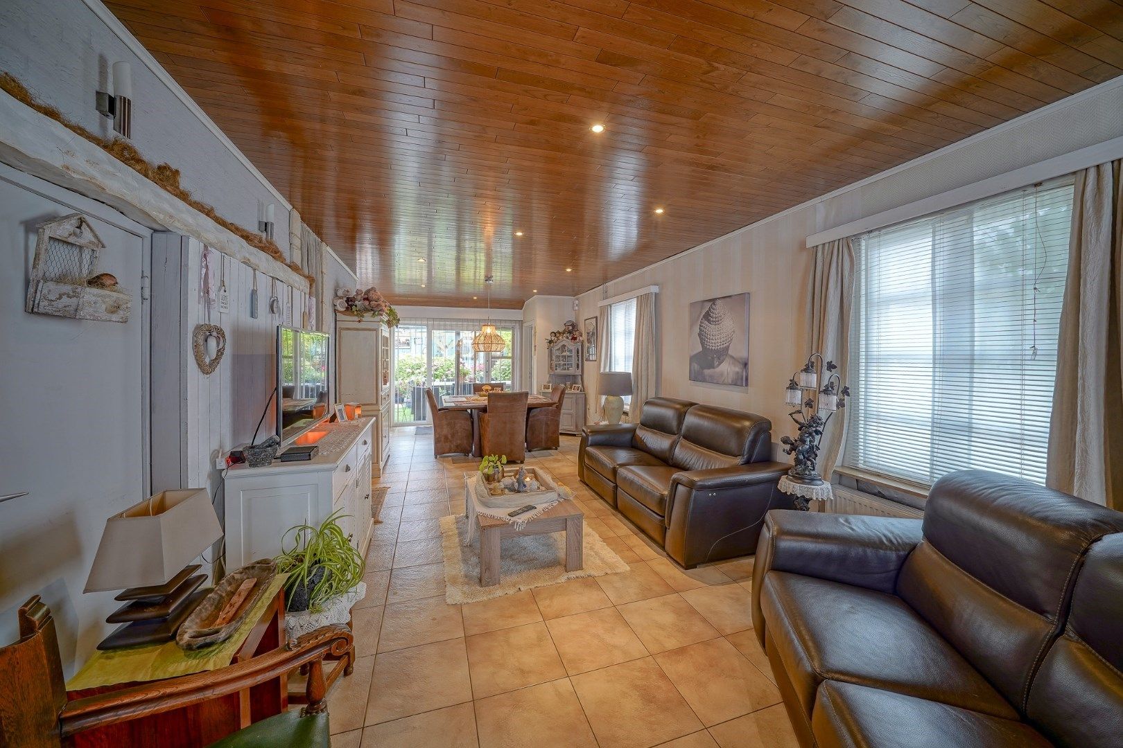 Ruime woning met drie slaapkamers - met loods/garage  foto 8