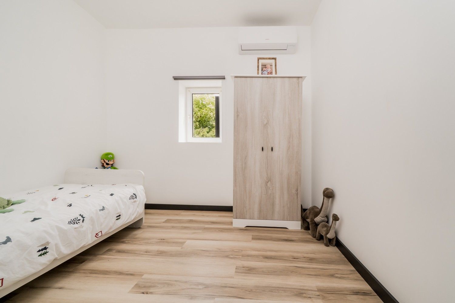 Ruime gerenoveerde woning met 4 slaapkamers en prachtige tuin foto 21