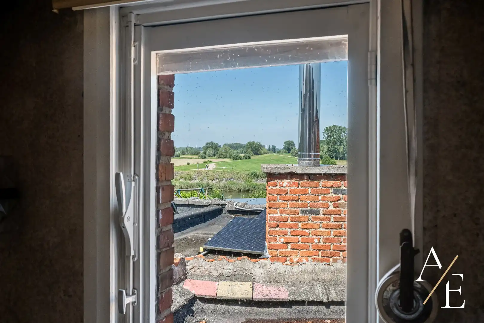 SCHELLEBELLE - Te renoveren woning met potentieel! foto 7