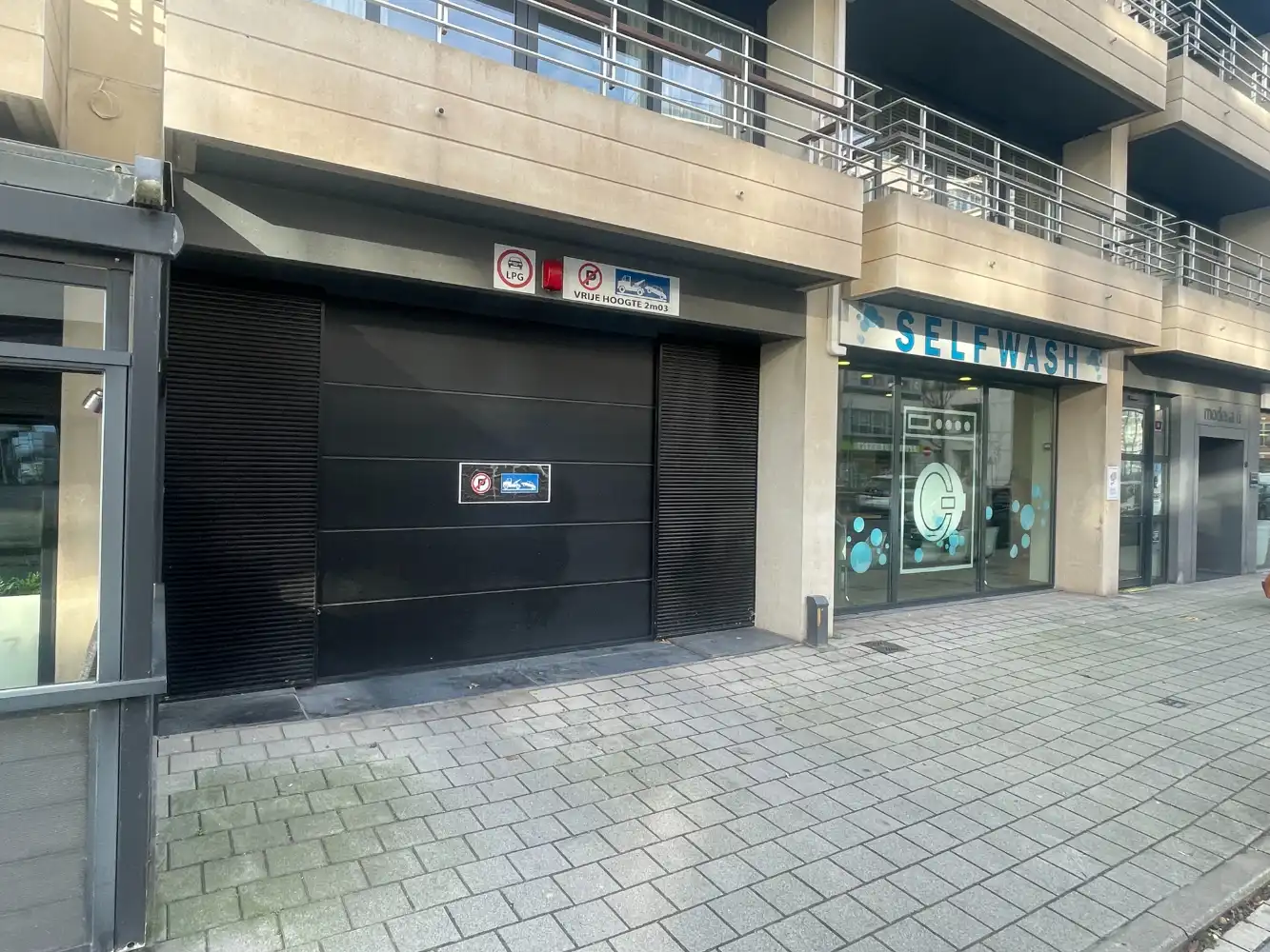 Ruime garagebox op steenworp van de haven foto 4