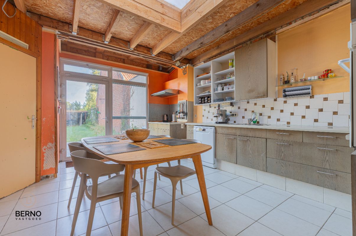 Woning met tuin en zij-ingang foto 8