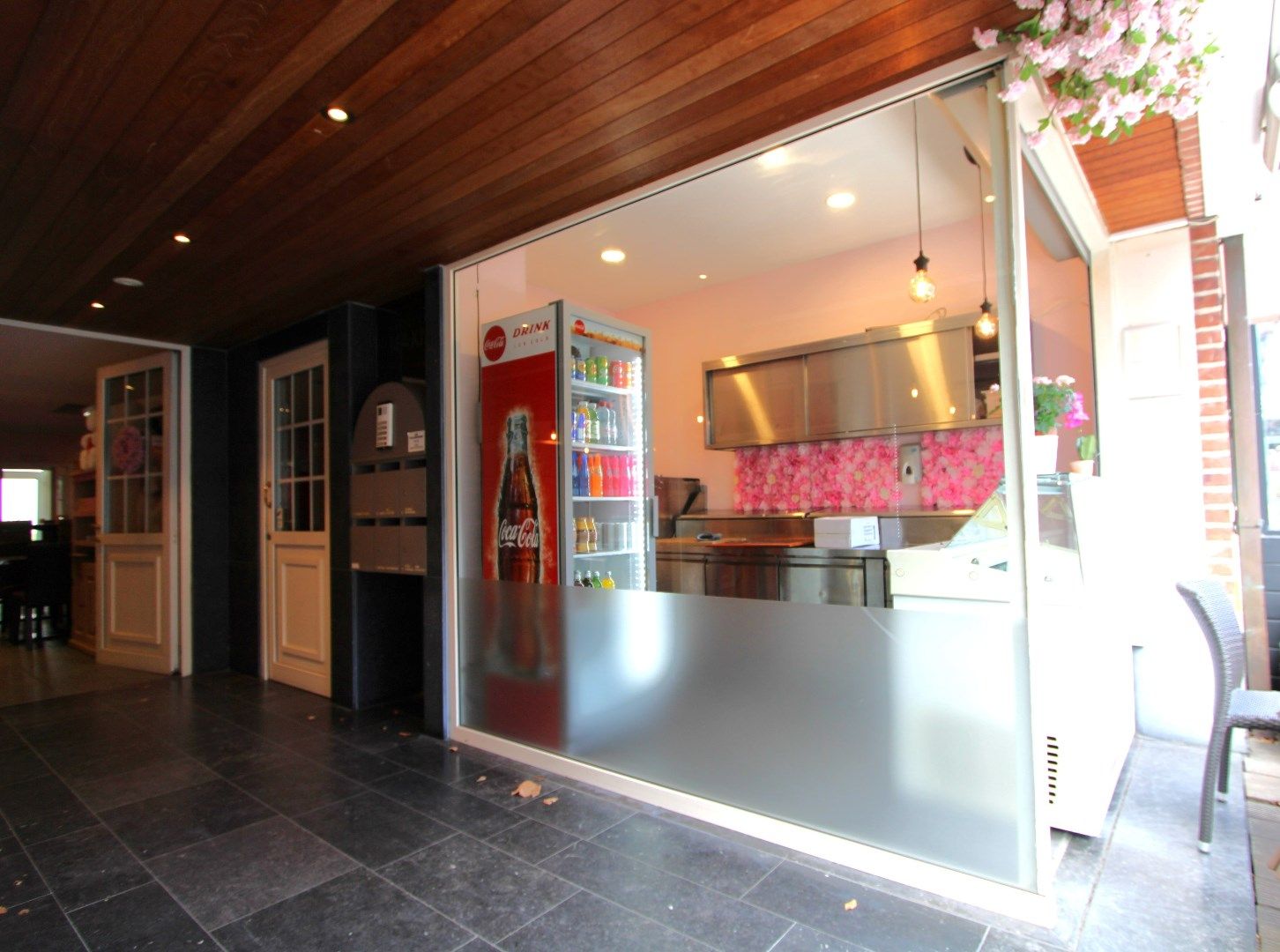 Te huur Lippenslaan 27 (horeca of winkel) foto 9