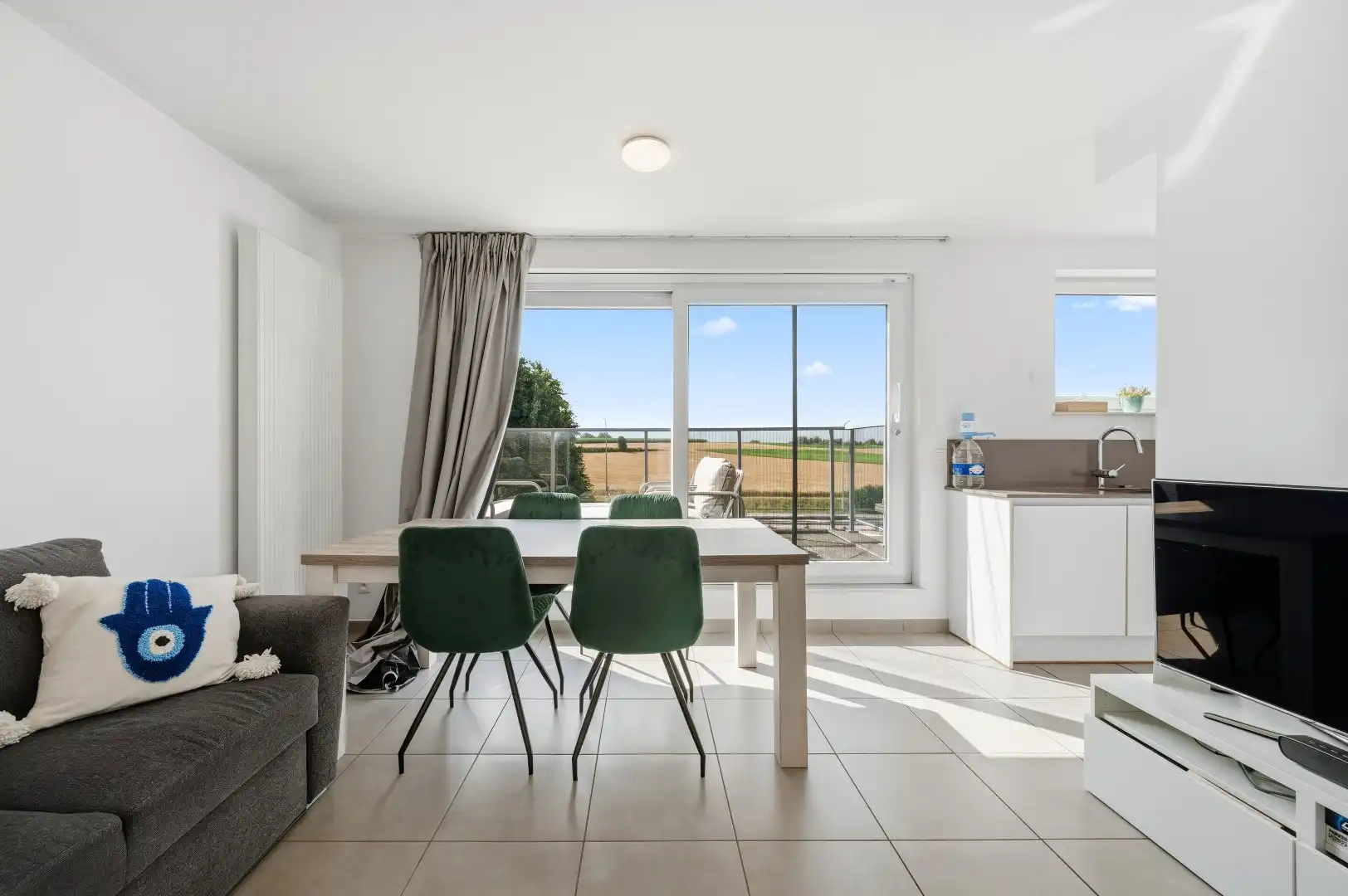 Gezellig appartement met ruim terras nabij het centrum (mogelijkheid aankoop autostaanplaats) foto 6
