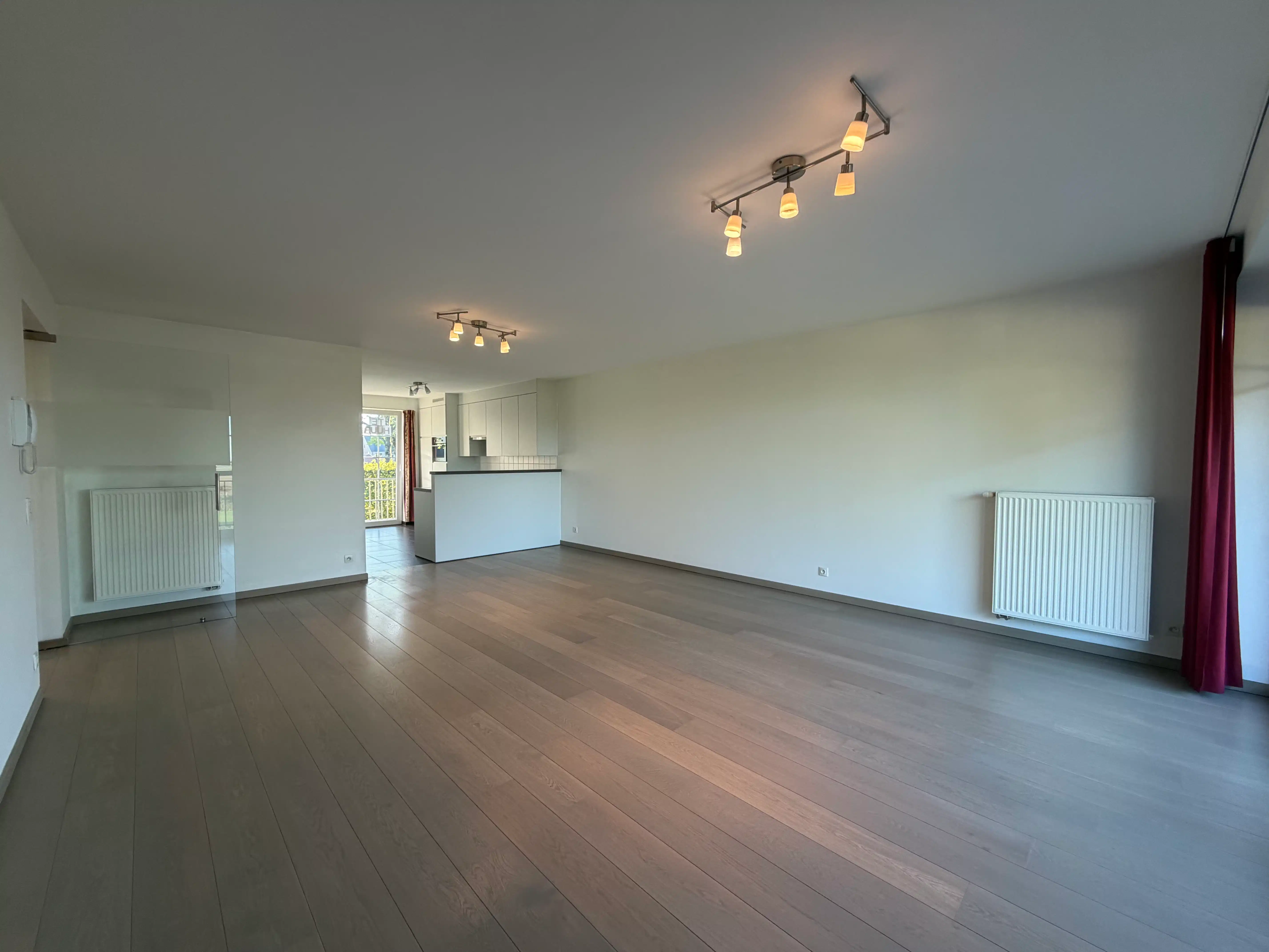 Instapklaar appartement met twee slaapkamers en garage foto 5