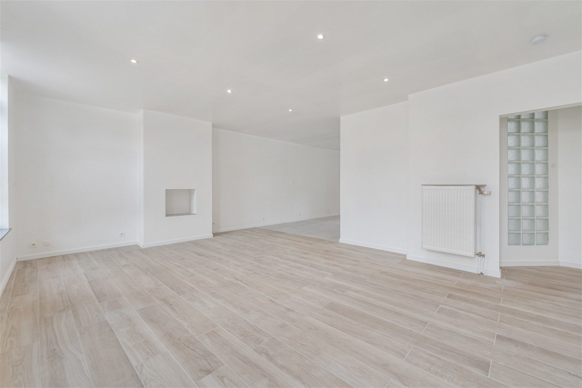 Instapklaar en volledig vernieuwd appartement met ruim terras in het hart van de stad foto 3