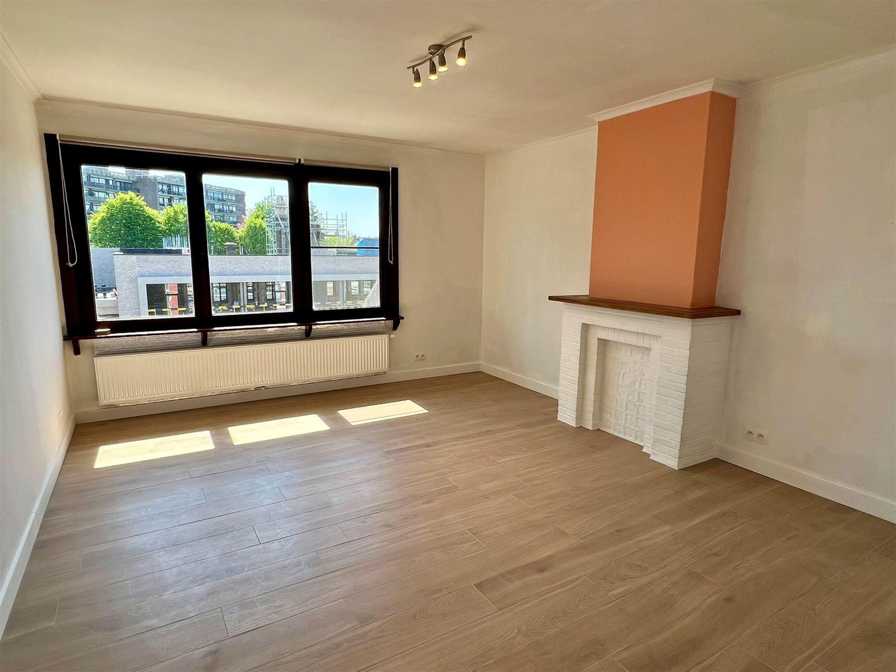 Gerenoveerd appartement met 2 slaapkamers, dakterras  en parking foto 7