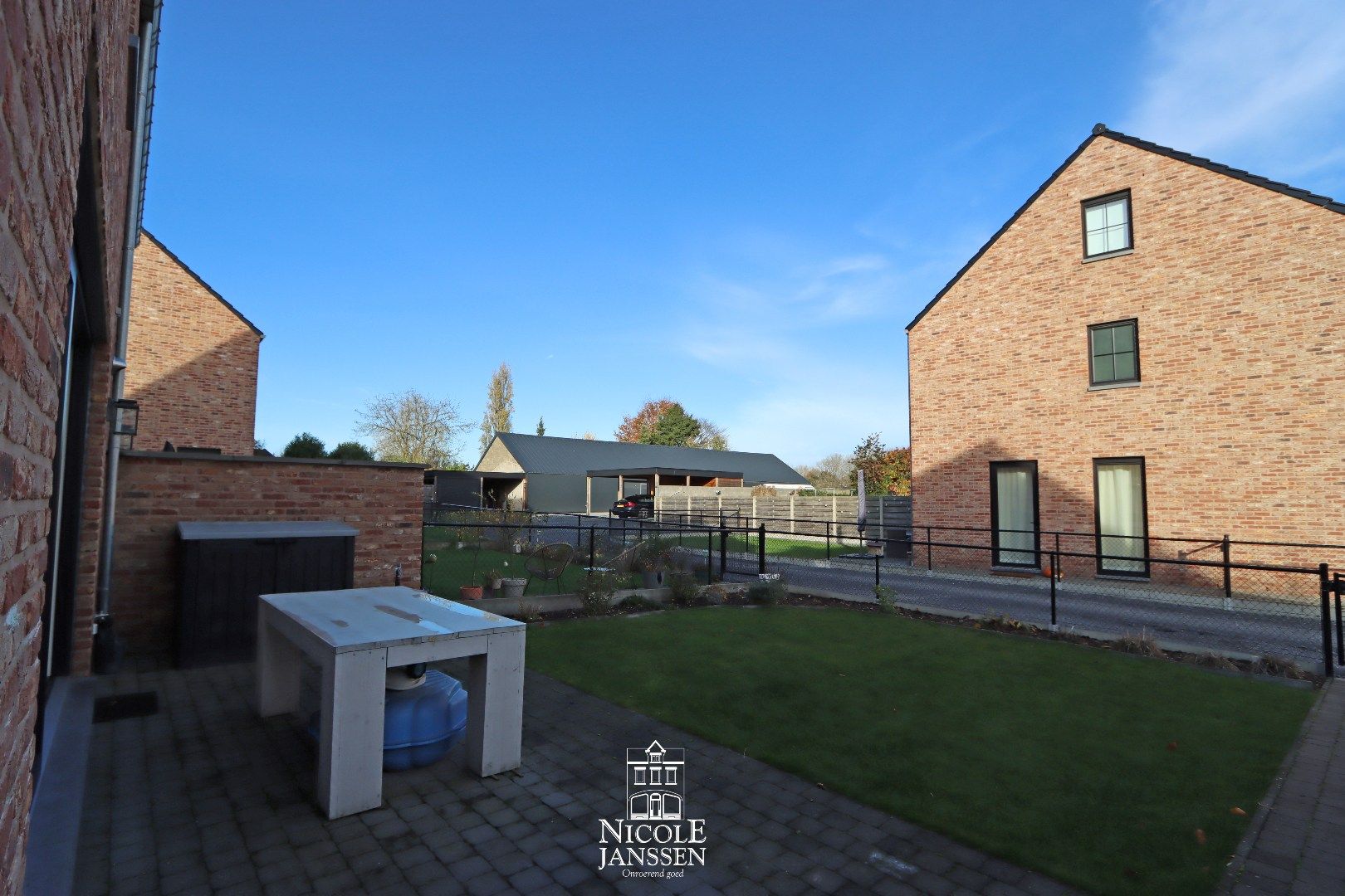 Nieuwbouwwoning met drie slaapkamers, tuintje en carport op een aangename en rustige locatie in Kessenich foto 18