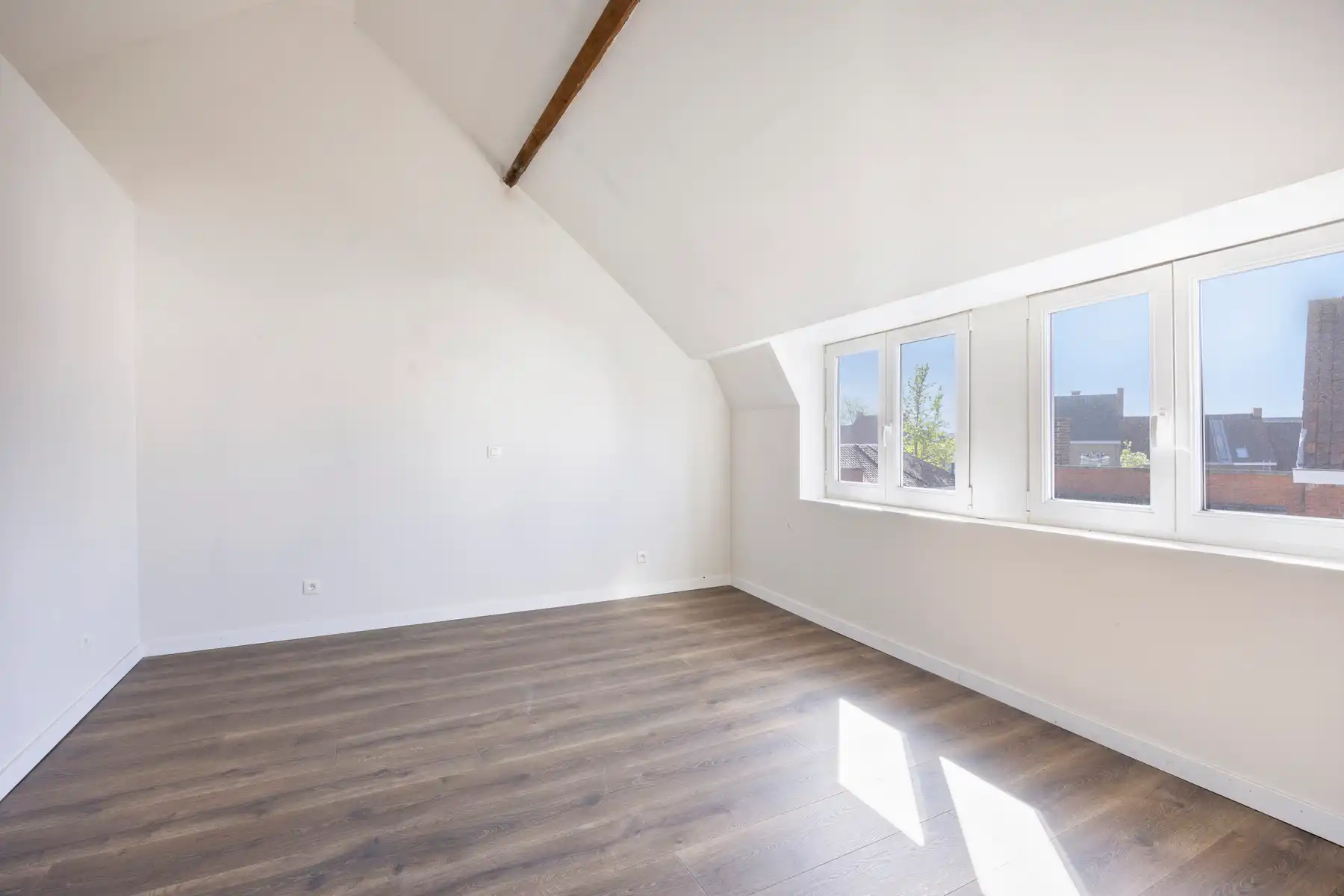 Kloeke en heel ruime instapklare woning! foto 27